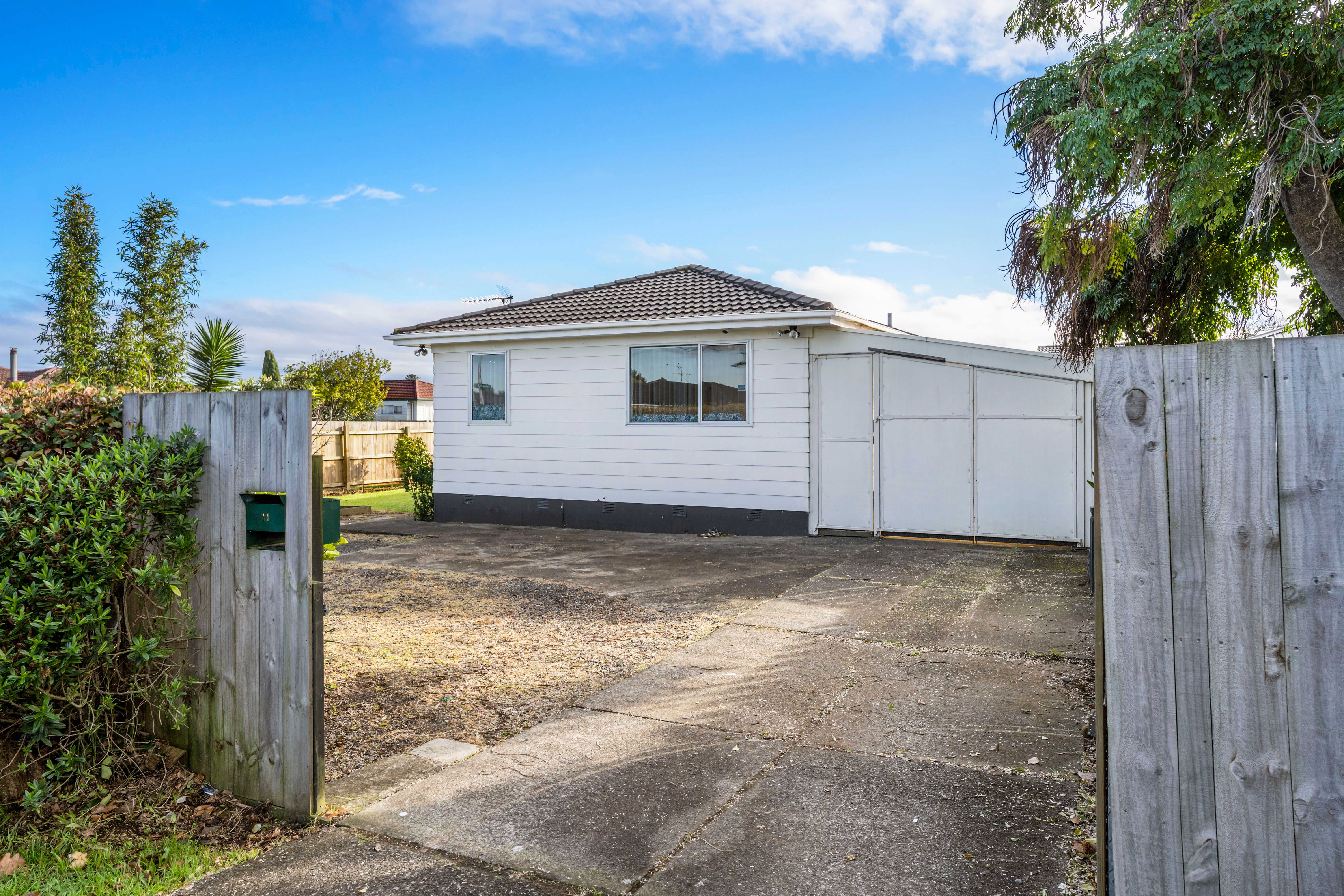 11 Gibbons Road, Weymouth, Manukau City