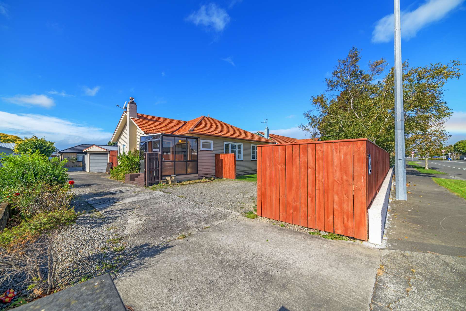 327 Botanical Road photo 18