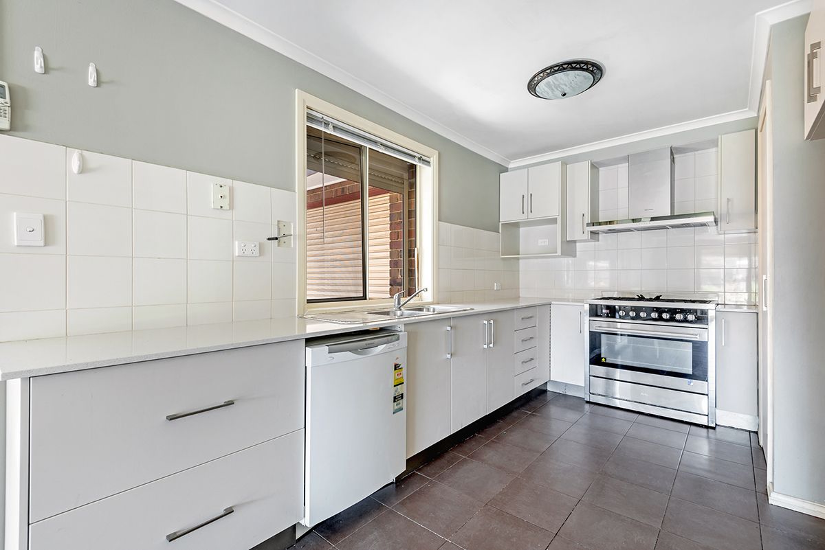 19 McKenzie Crescent, Roxburgh Park, VIC 3064