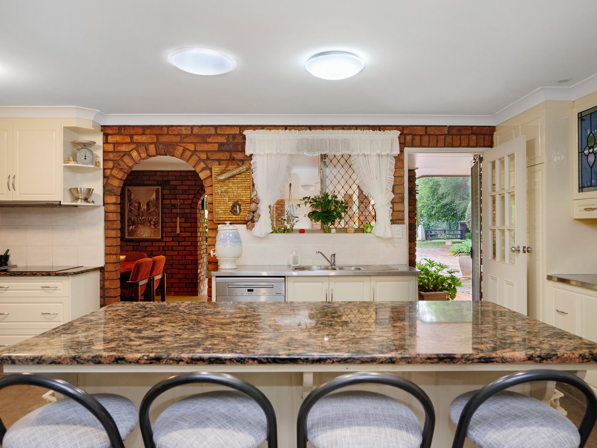 322 Alphadale Road — photo 8 of 29