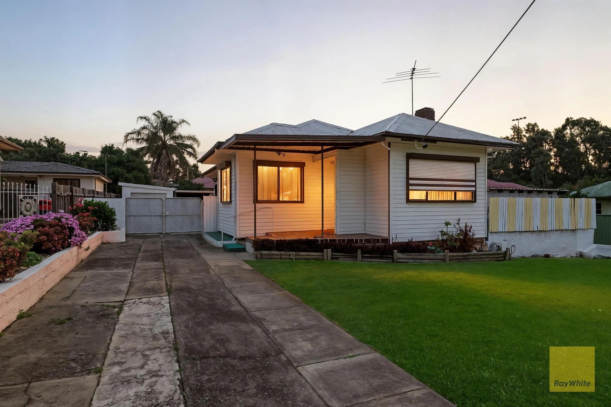 2 Sixth Avenue, Seven Hills, NSW 2147