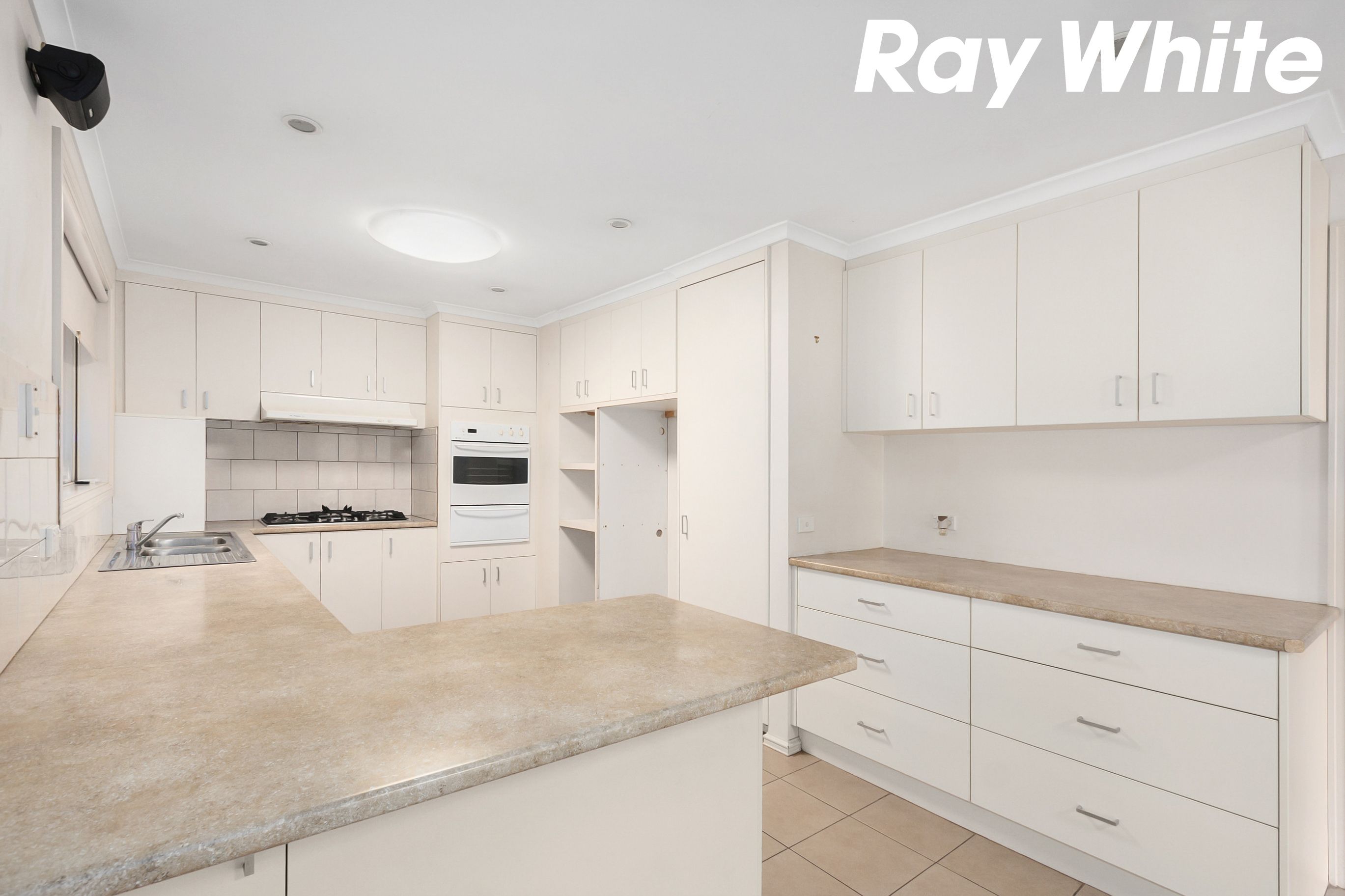 6 Holt Place, Pakenham, VIC 3810