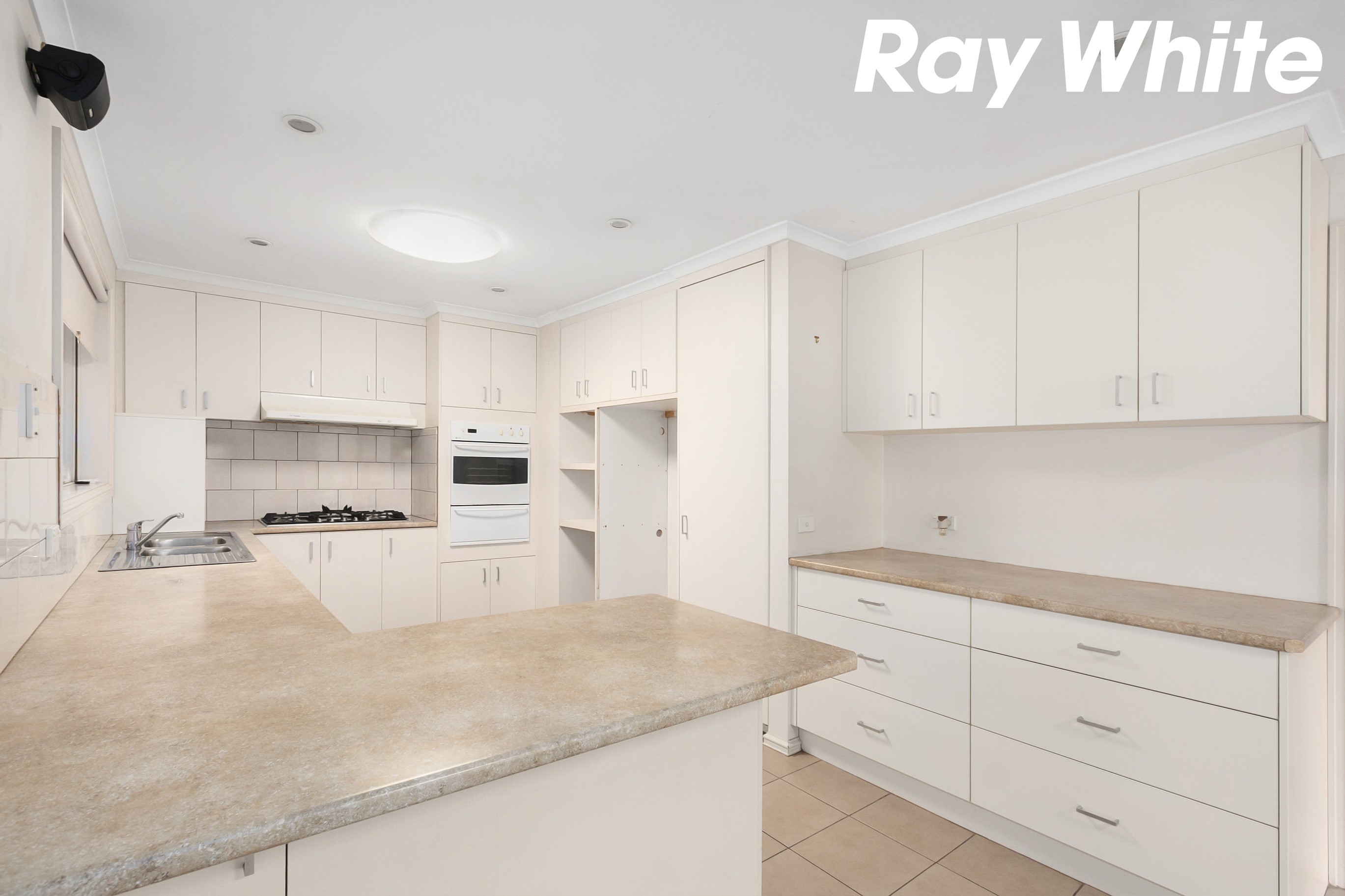 6 Holt Place, Pakenham, VIC 3810