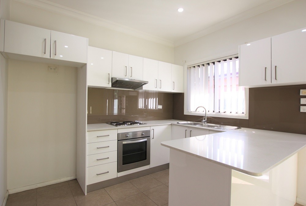 2/22-24 Chrysanthemum Avenue, Lurnea, NSW 2170
