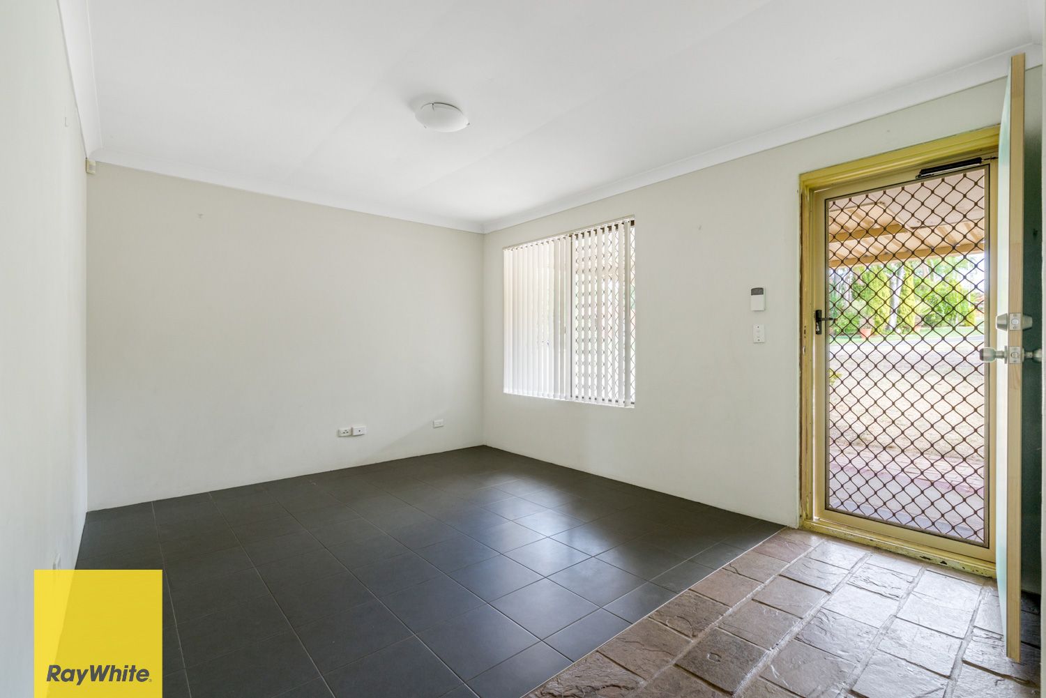 1 Hartog Grove, Mirrabooka, WA 6061