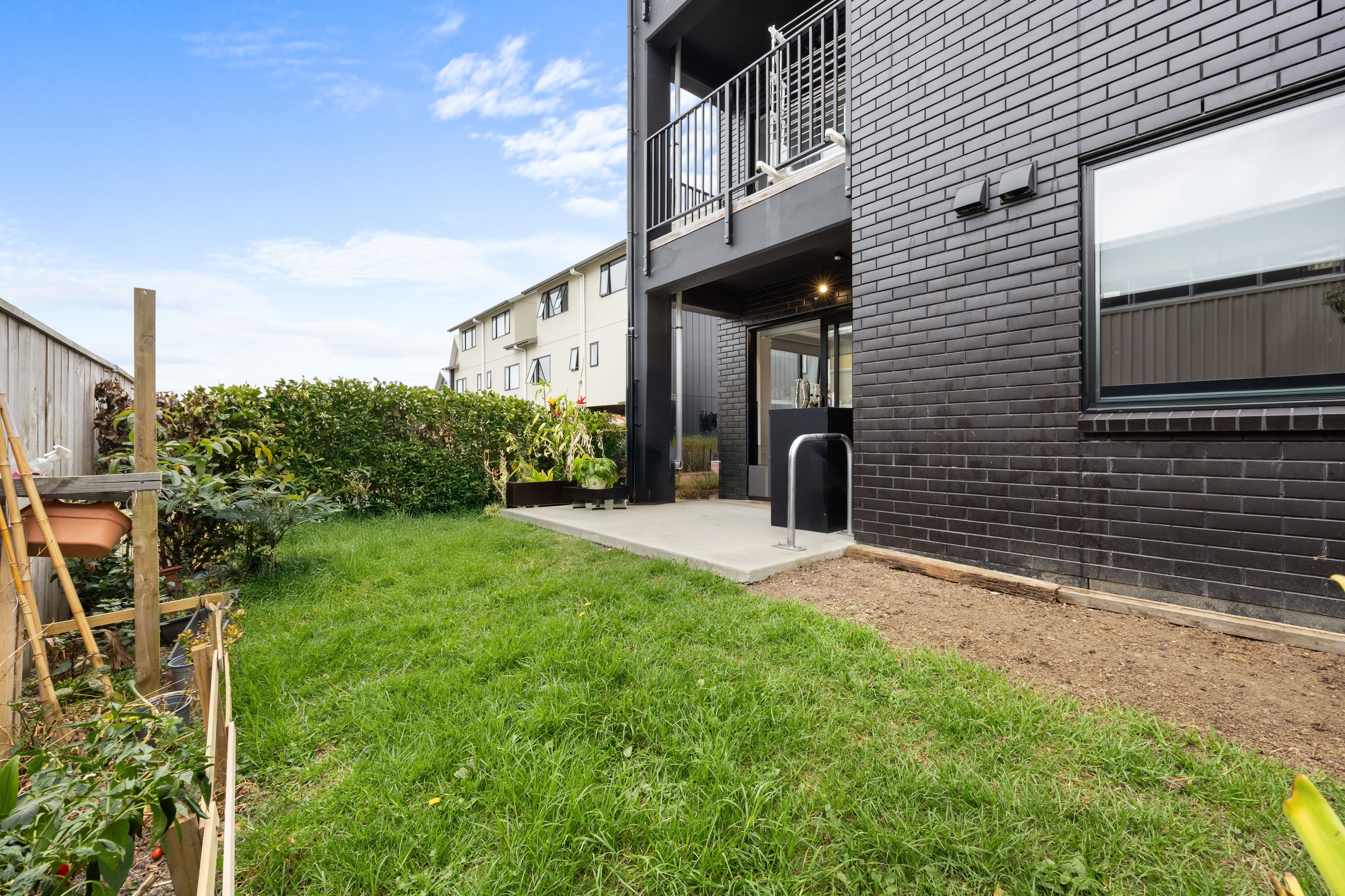 G02/28C Eileen Newey Place, Henderson, Waitakere City