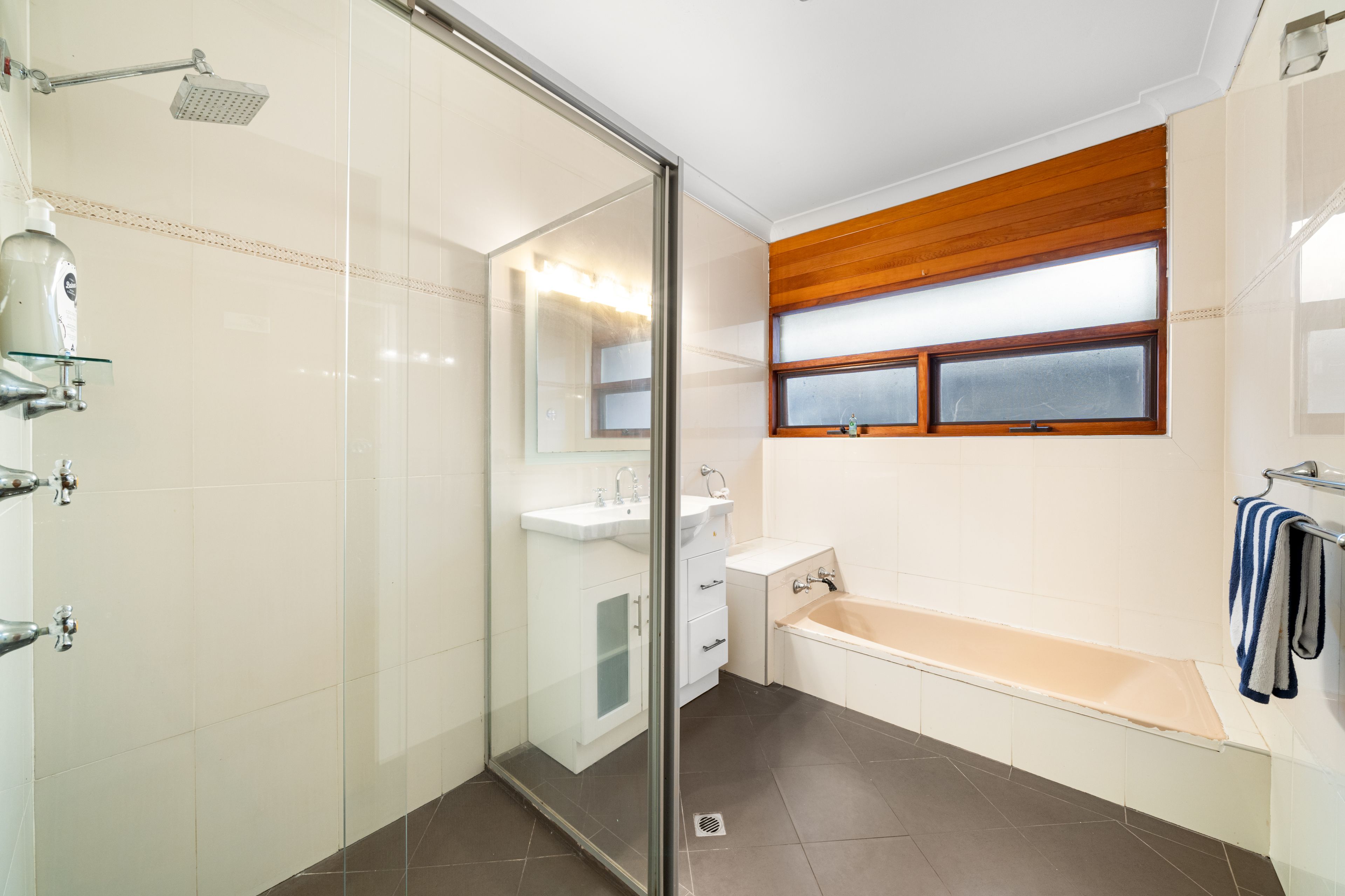 15 Hoylake Crescent — photo 14 of 22