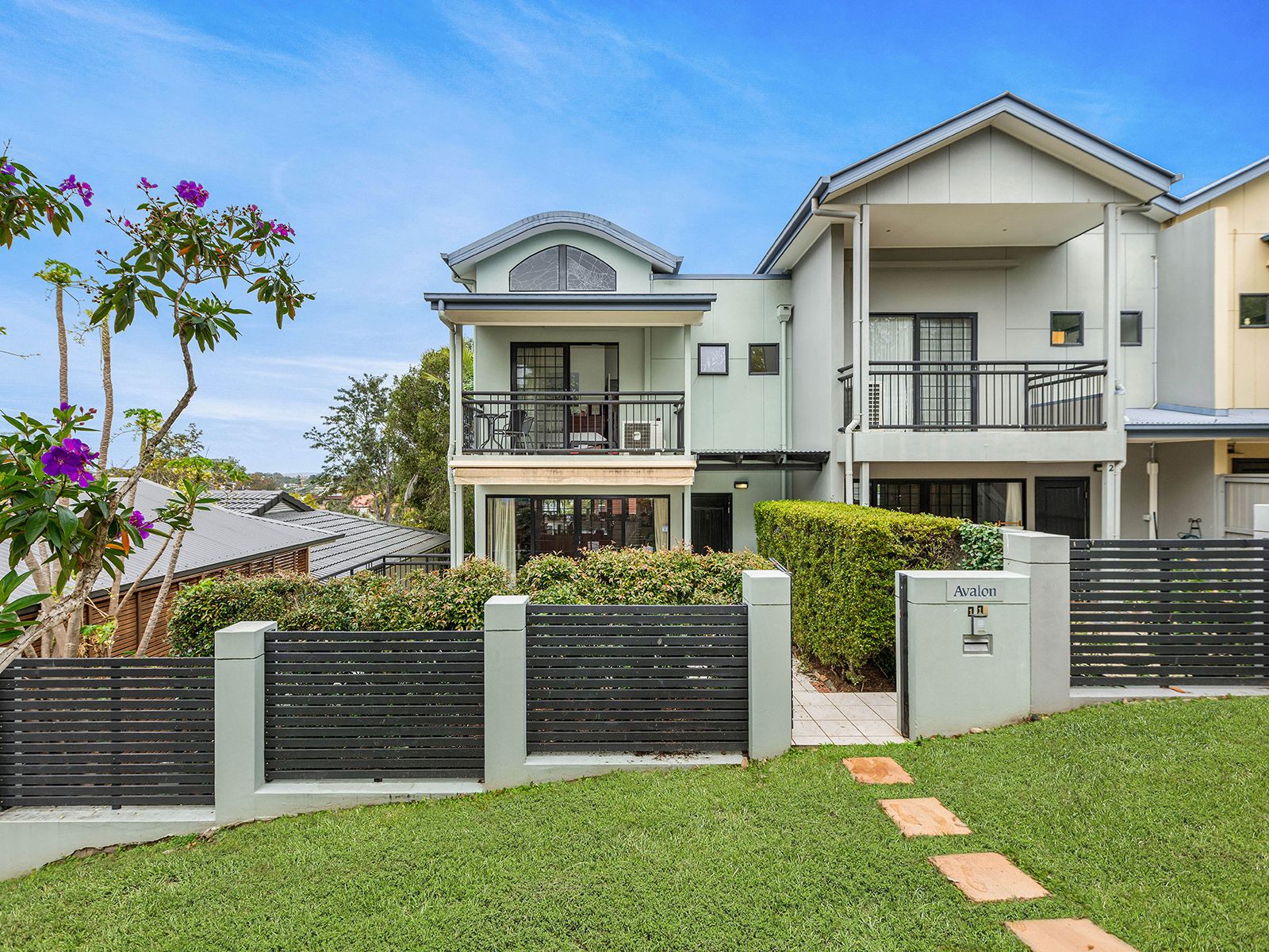 16 Goldsbrough Road, Taringa QLD 4068