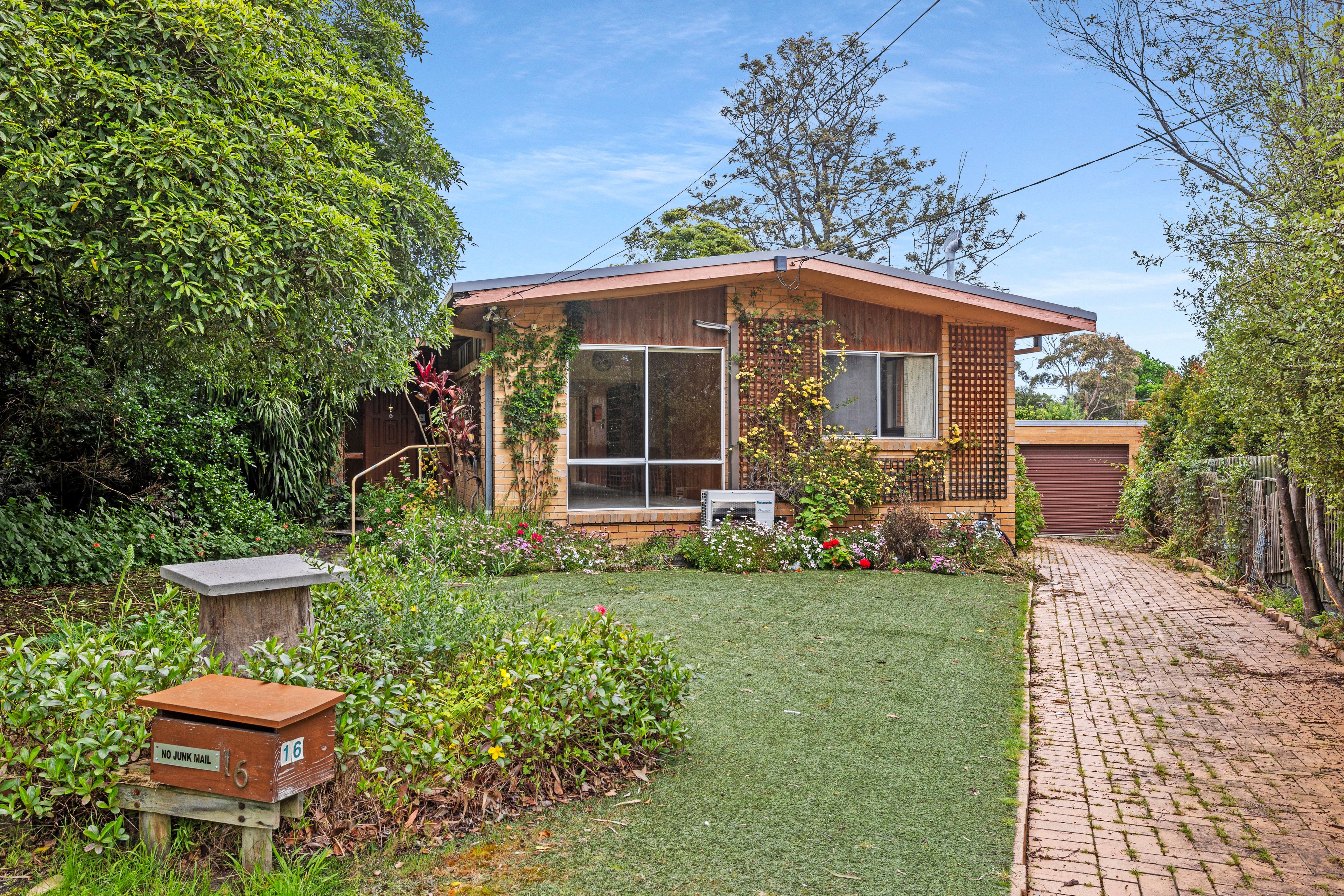 16 Thames Street — photo from Ray White Frankston