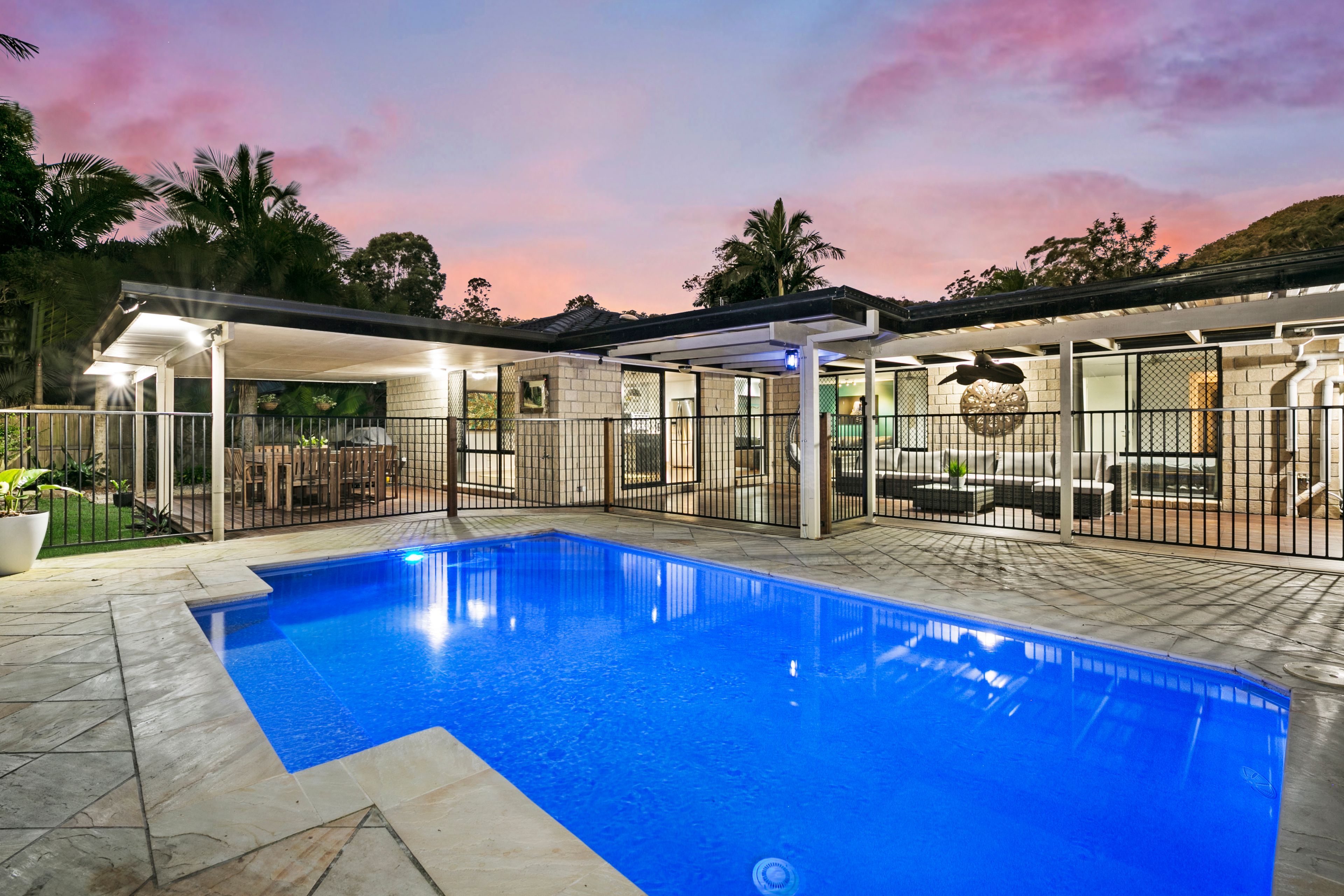 98 Gardenia Drive, Bonogin, QLD 4213