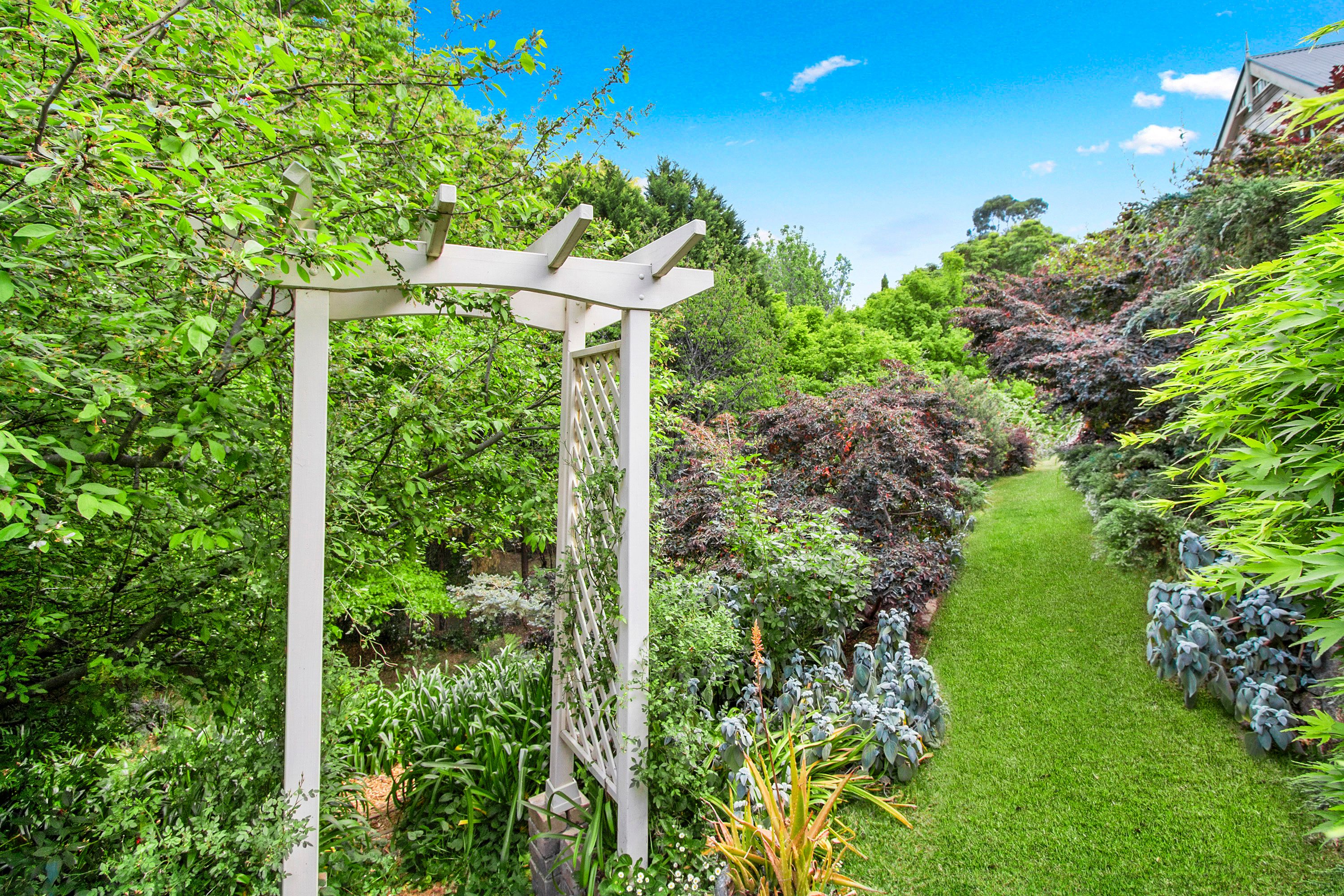 11 Pecks Road, Kurrajong Heights, NSW 2758