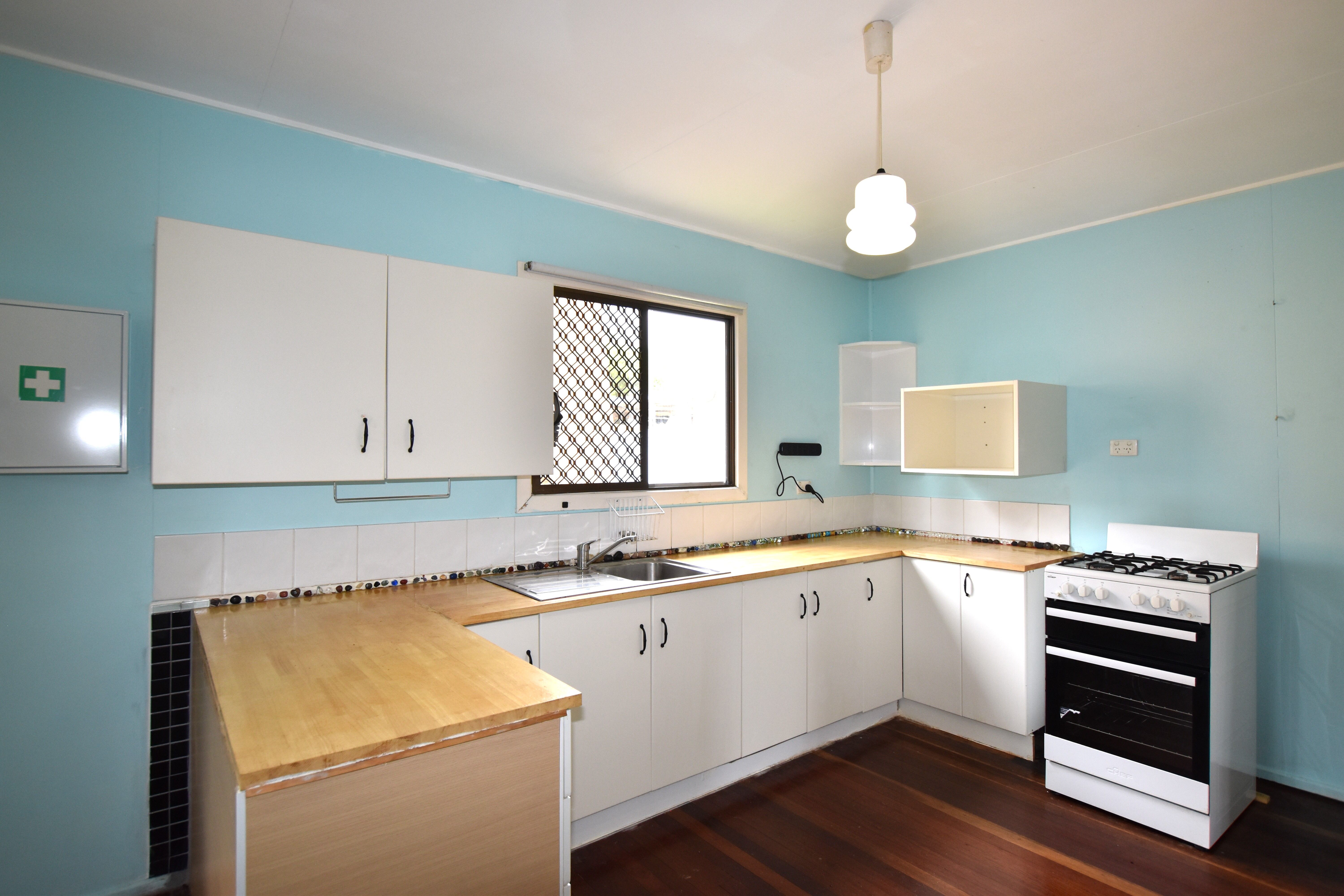 19 Charles Street, West Gladstone, QLD 4680