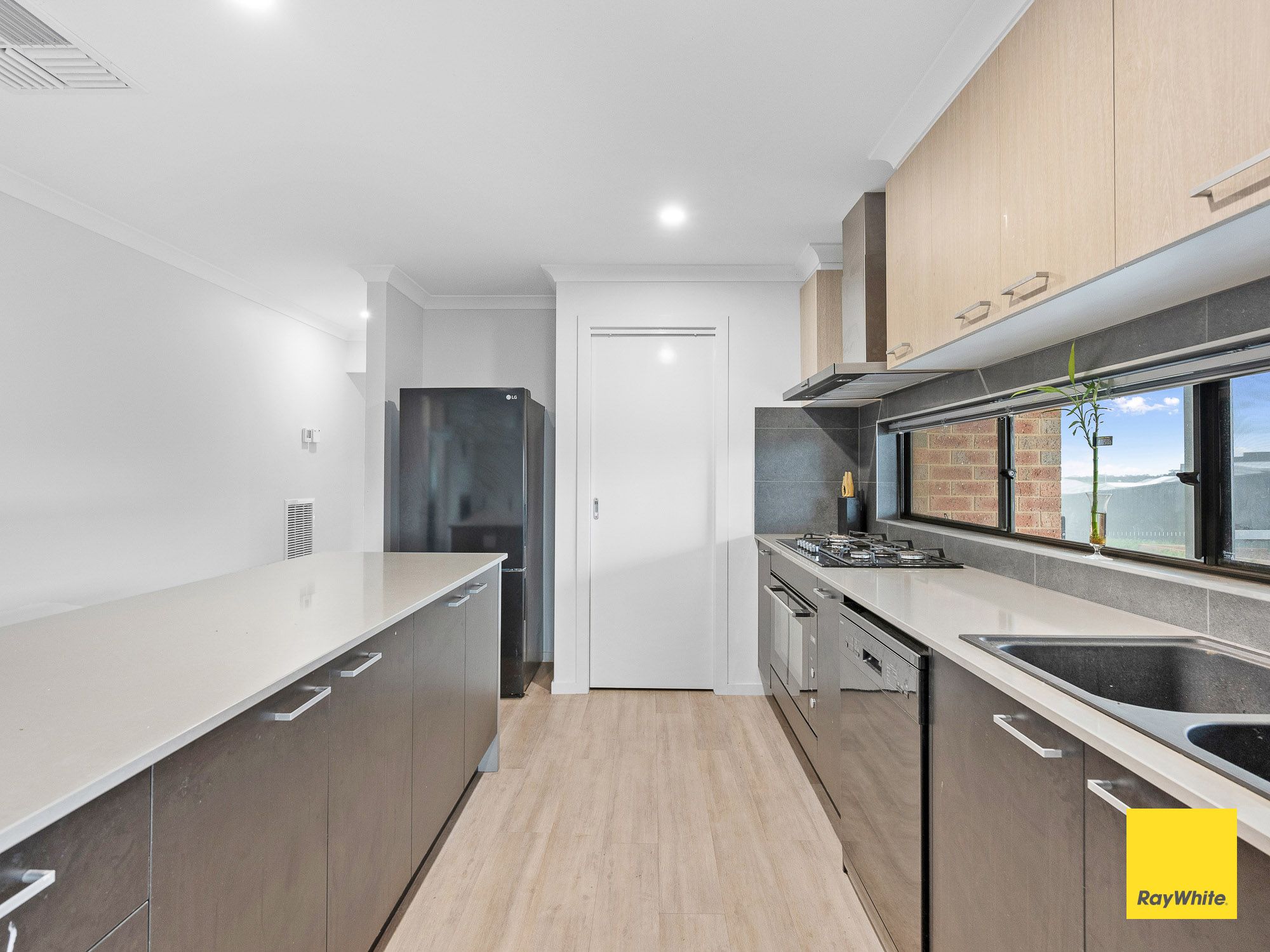 10 Streeton Avenue — photo 6 of 15