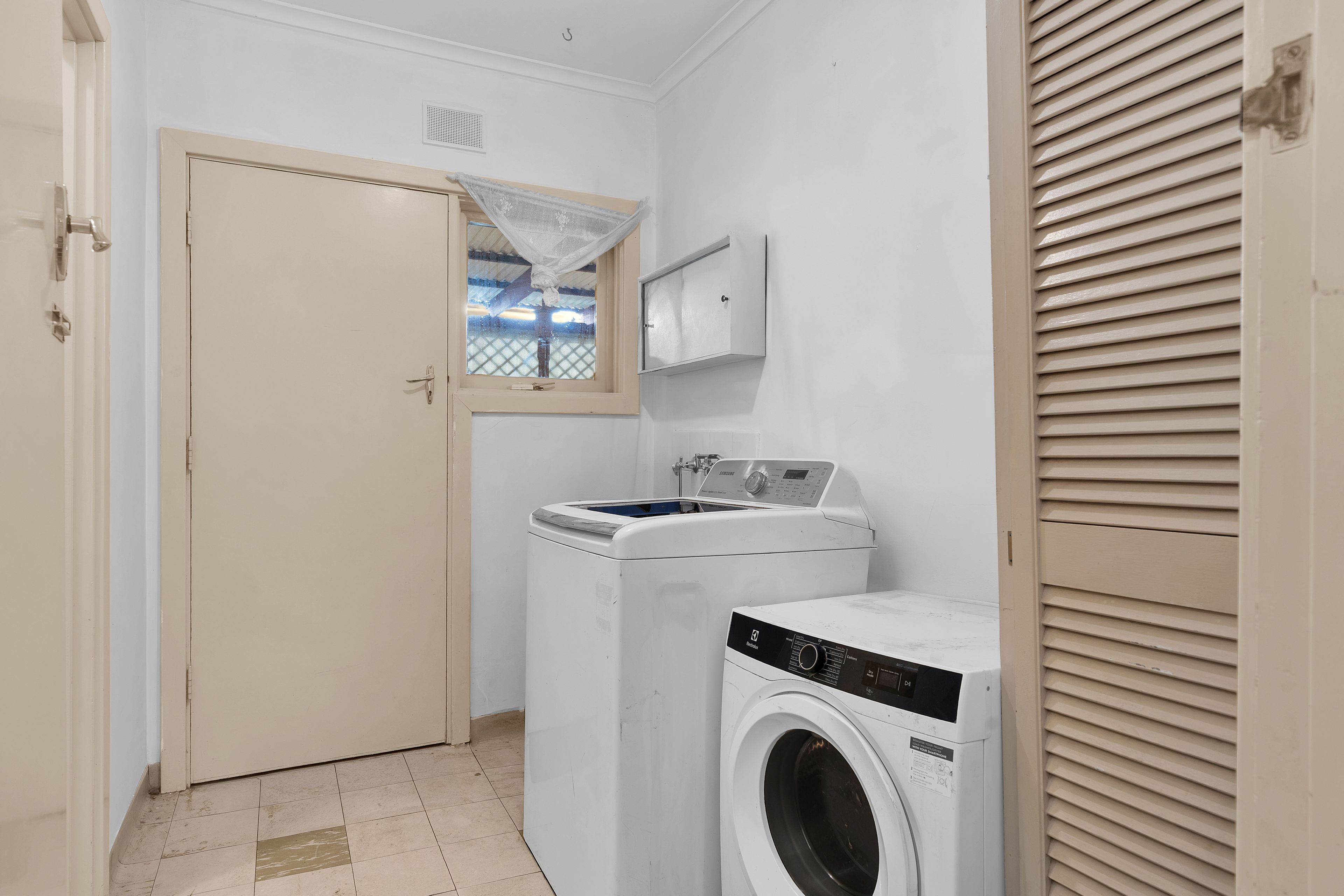 16 Burley Road — photo 15 of 19