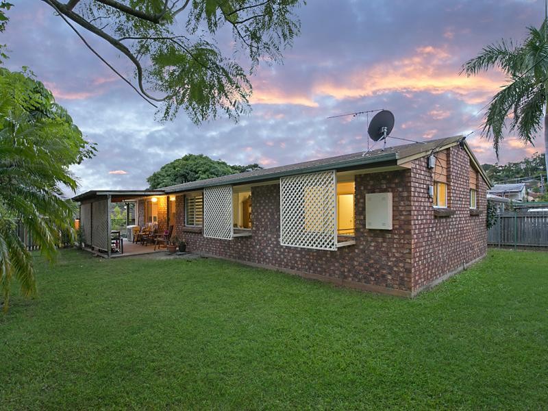 52 Dennis Road, Springwood, QLD 4127