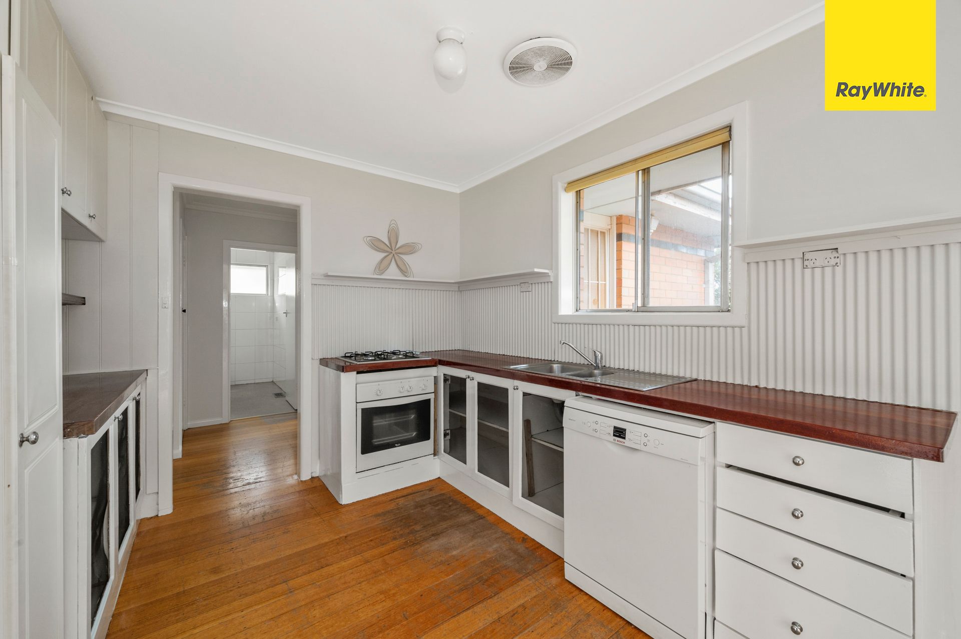 219 Centenary Avenue — photo 7 of 14
