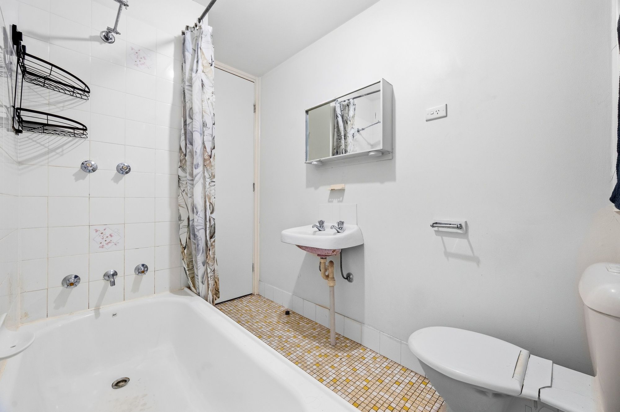 8 Elizabeth Way — photo 8 of 10