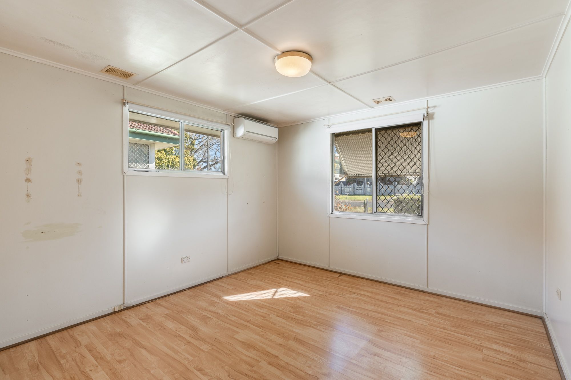 24 Mcdowall Street — photo 4 of 17