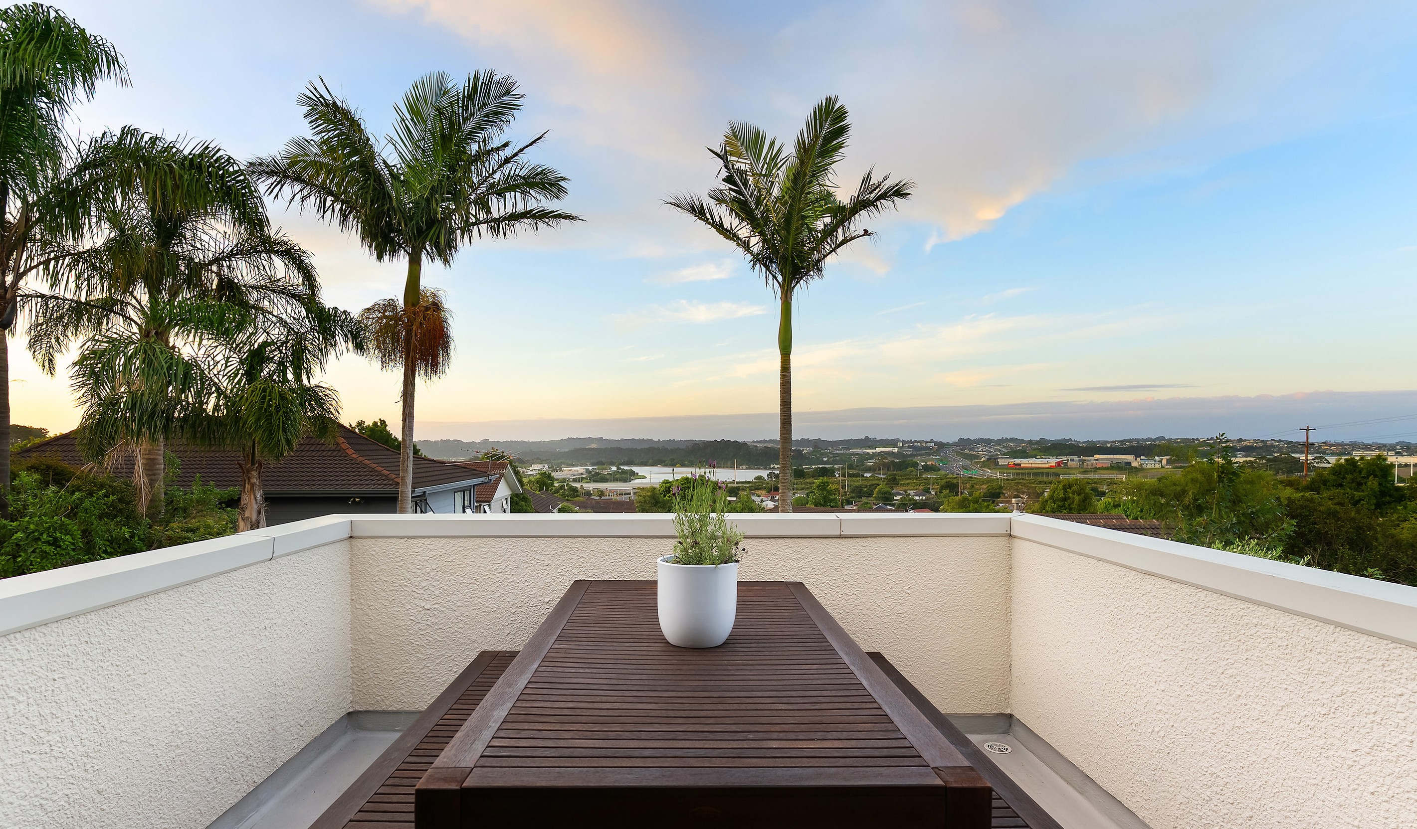 1/142 Sunset Road, Unsworth Heights, North Shore City