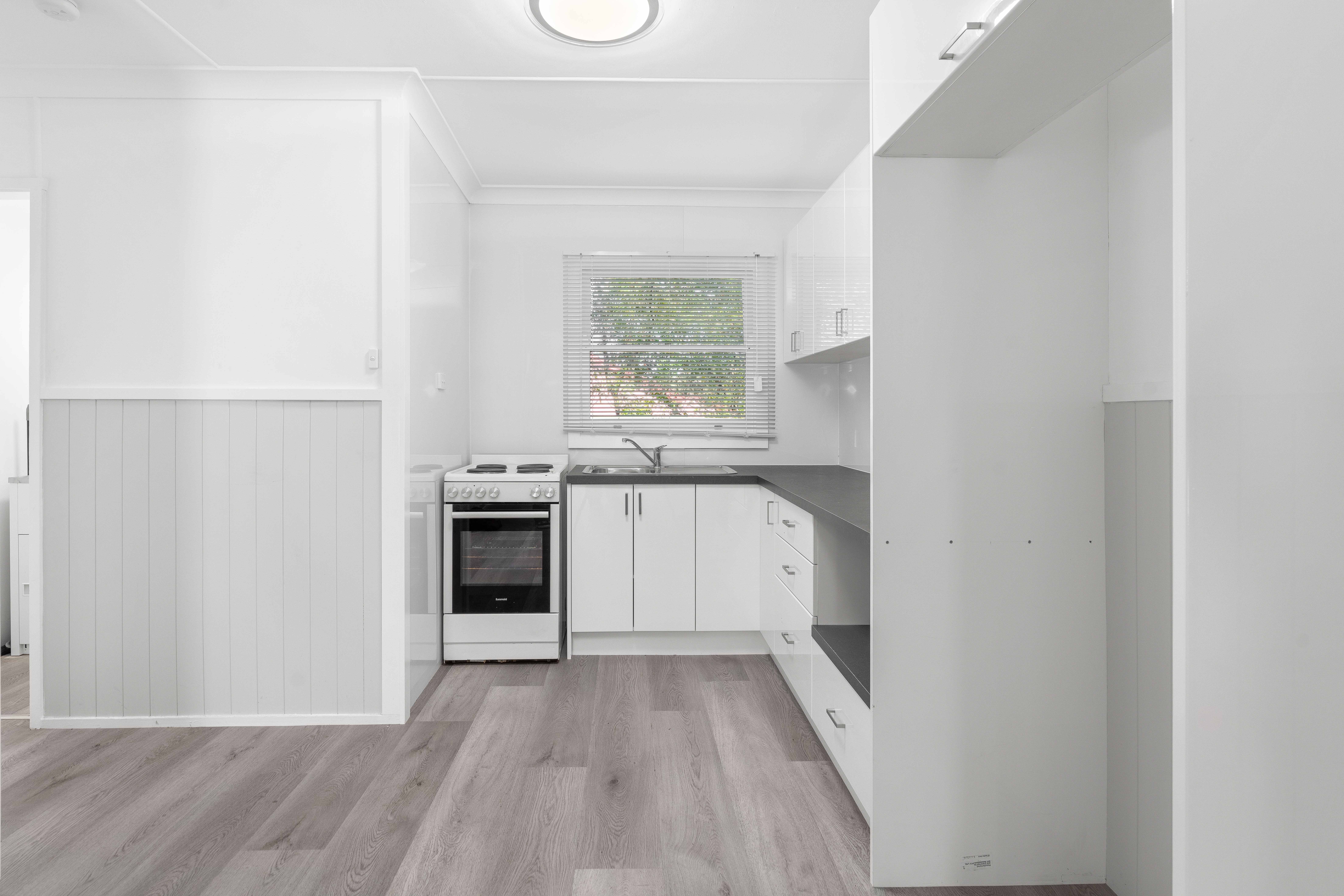 183 Kinghorne Street — photo 8 of 24