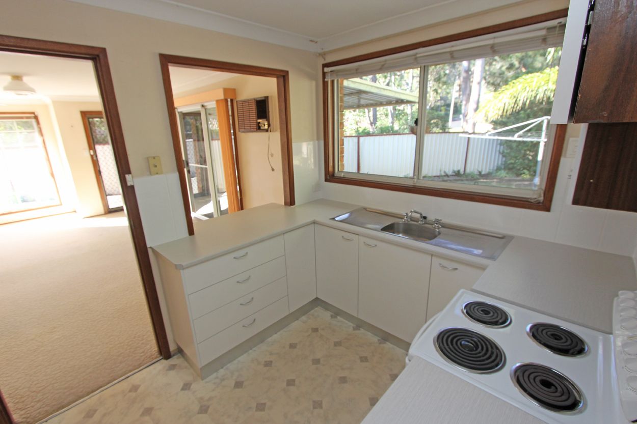 2/208 Avoca Drive, Green Point, NSW 2251
