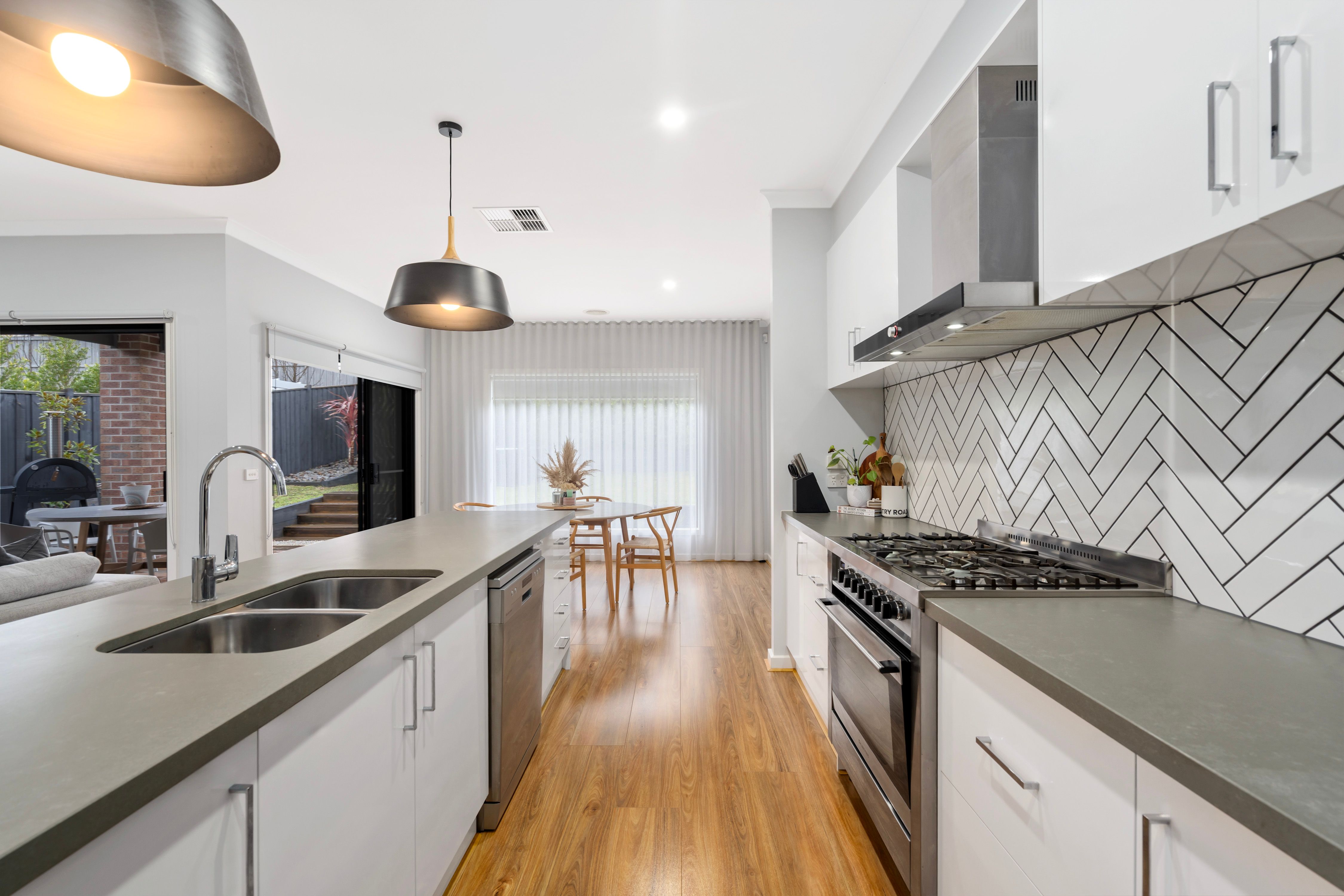 13 Longacre Avenue — photo 4 of 20