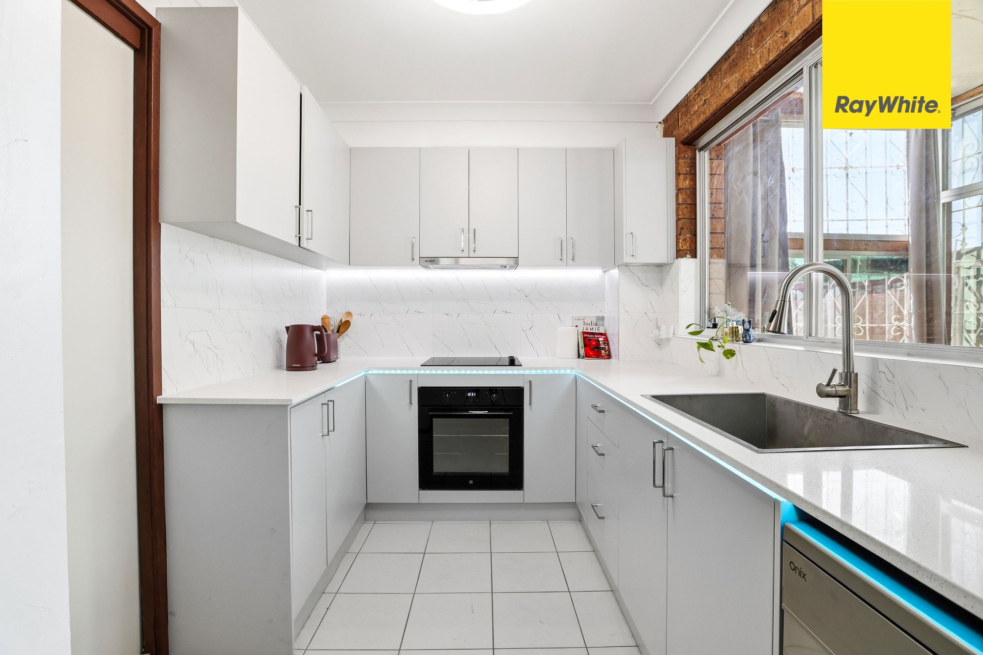 15/1 Schiller Place — photo 2 of 17
