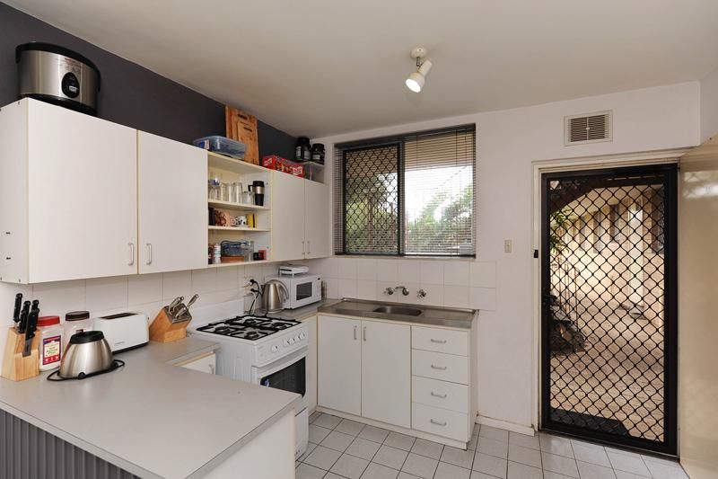 2/11 Hamilton Street — photo 4 of 8