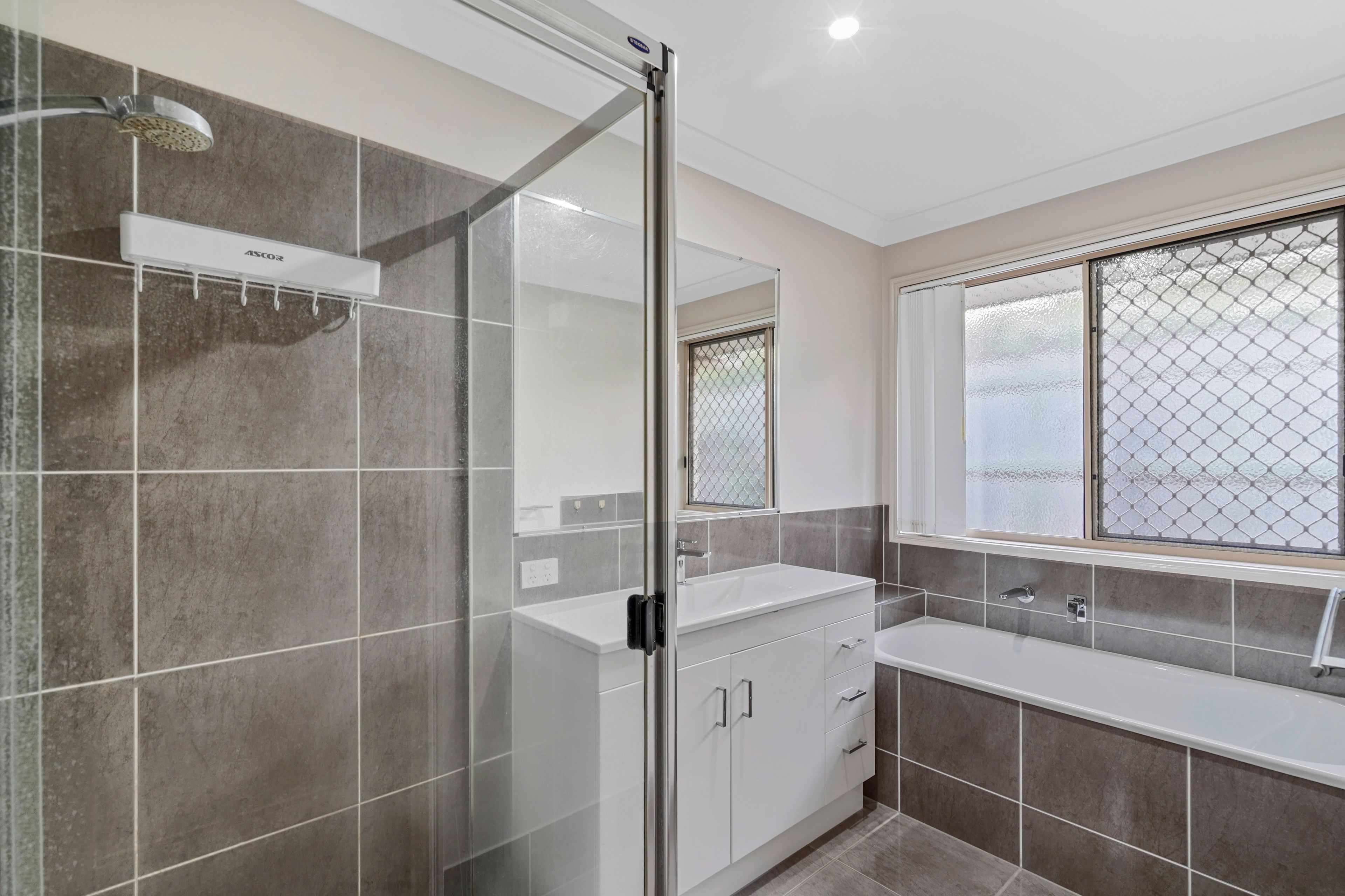 20 Kingsburgh Street — photo 10 of 15