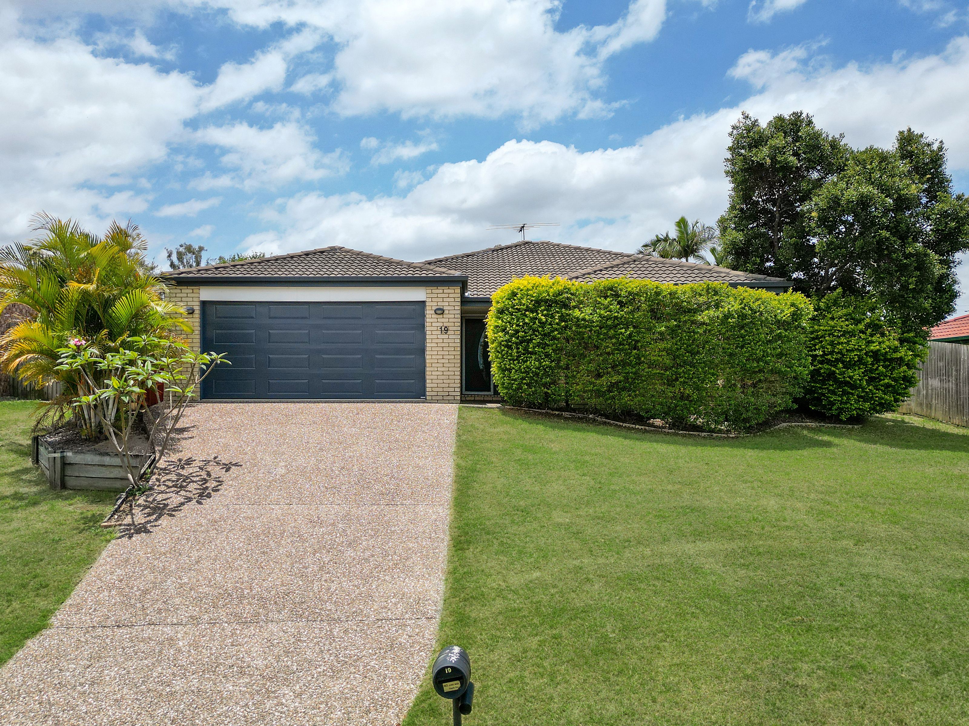 19 Walter Court, Leichhardt QLD 4305