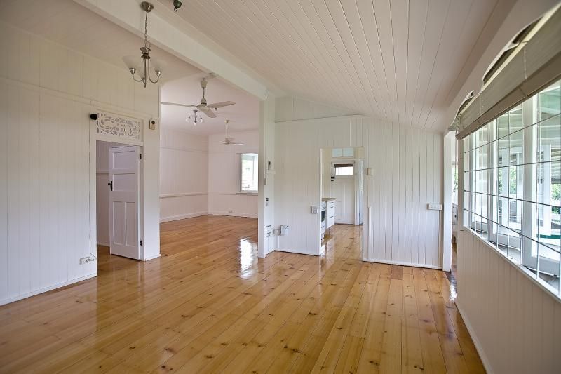 33 Cameron Street, Fairfield, QLD 4103