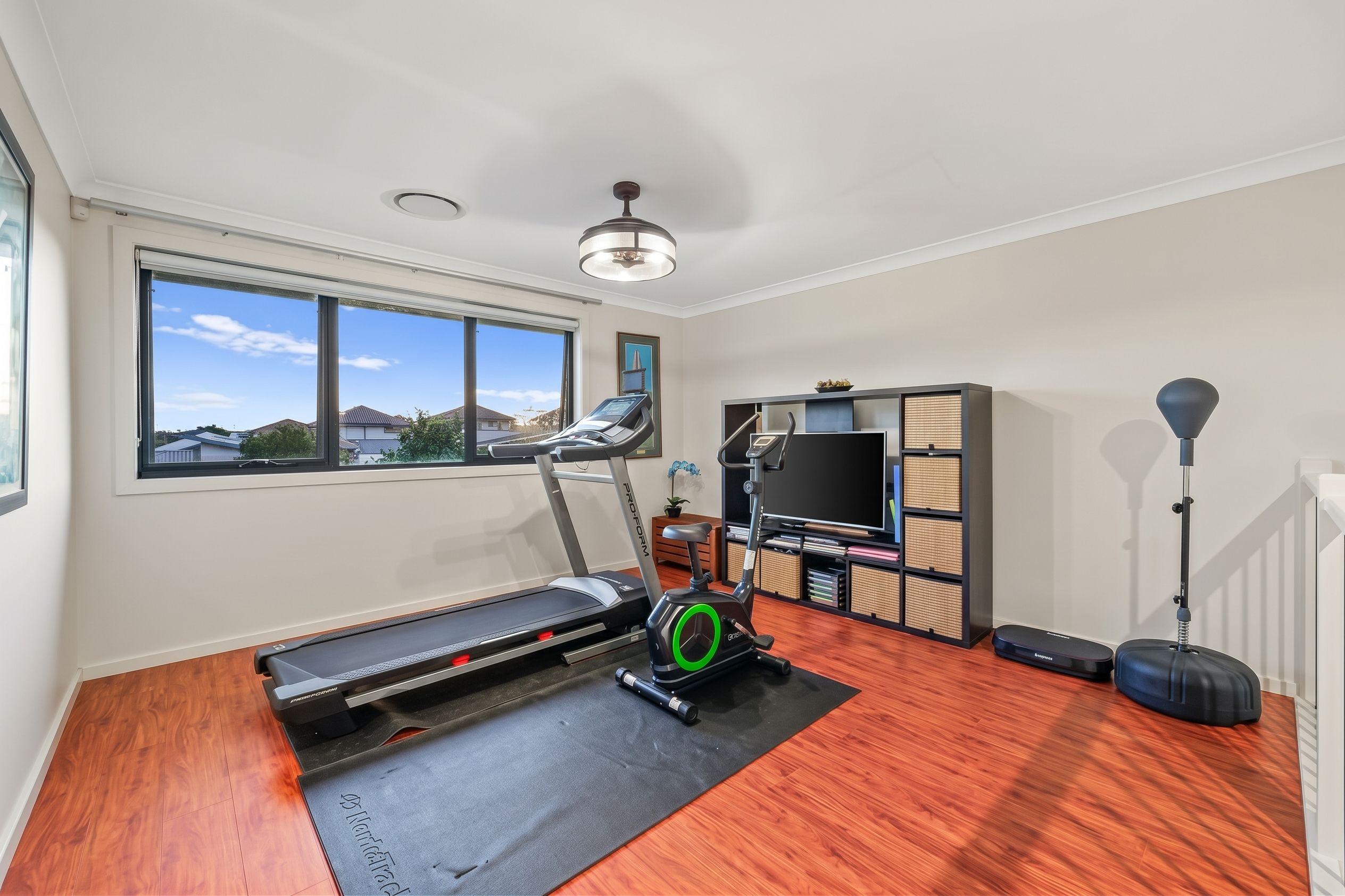 Immaculately Designed, Spacious Family Home on a Generous 416 sqm Block Of Land! — photo 11 of 17