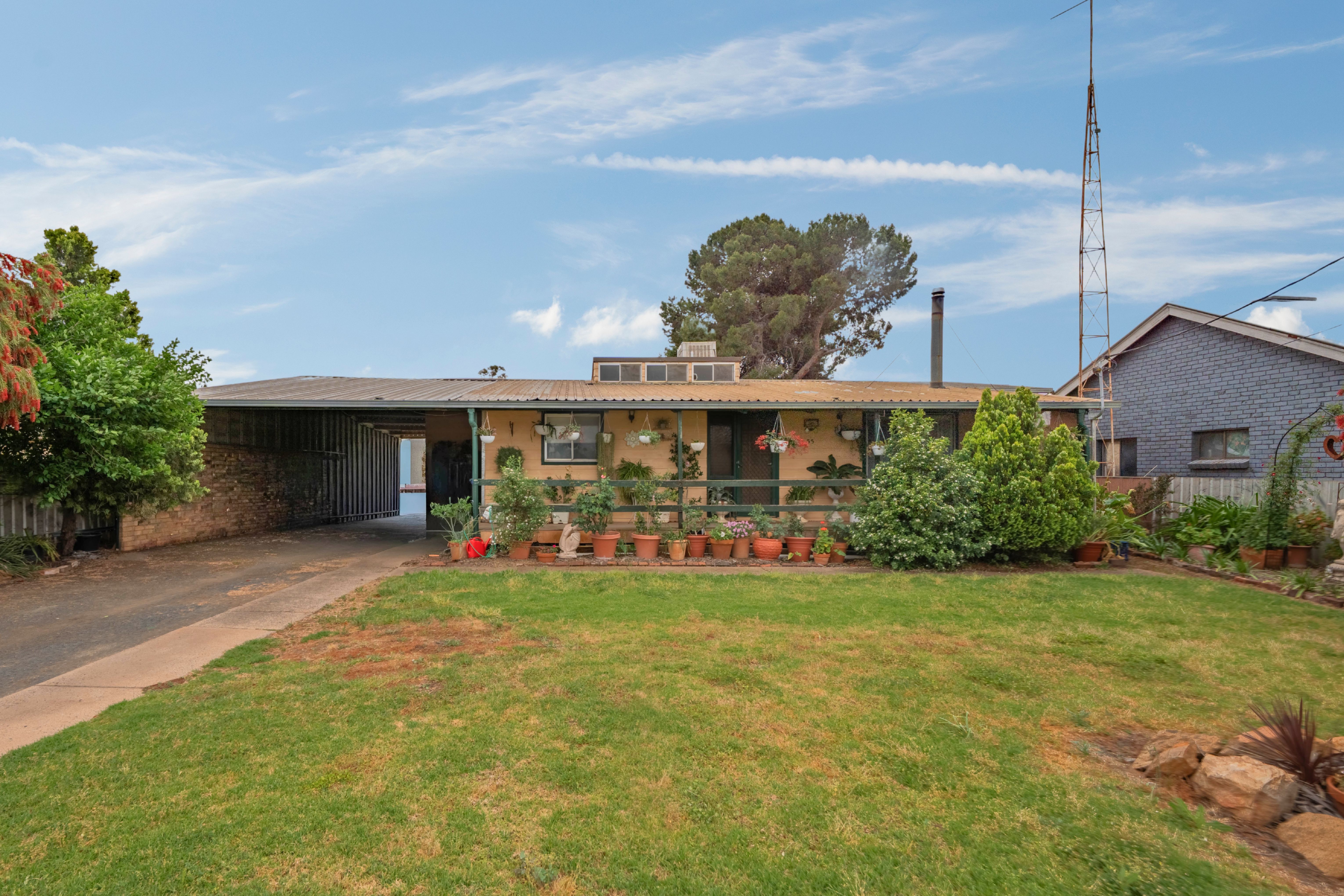 55 Cassin Street — photo from Ray White Parkes