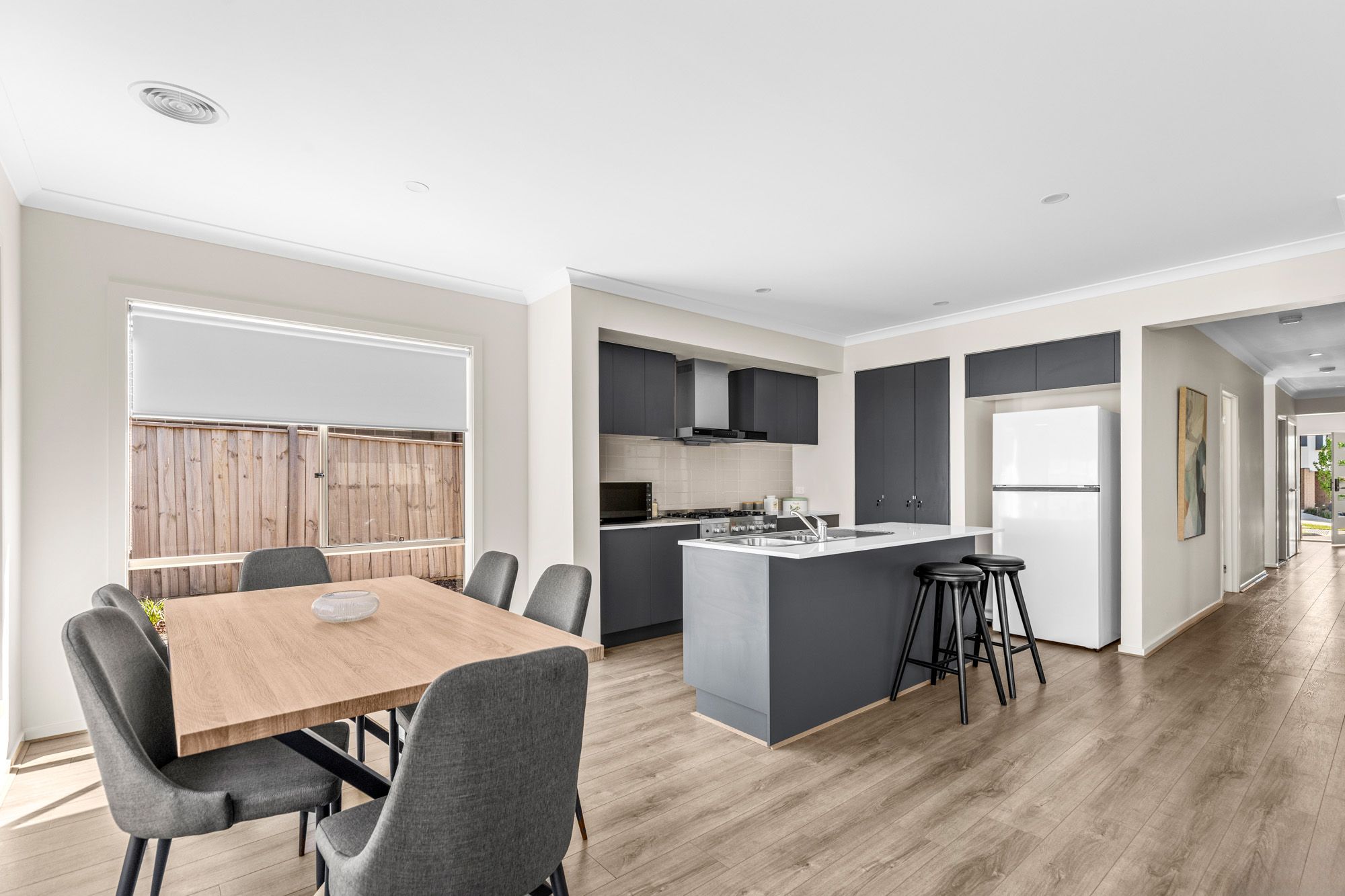 12 Fitzrovia Drive — photo 5 of 15
