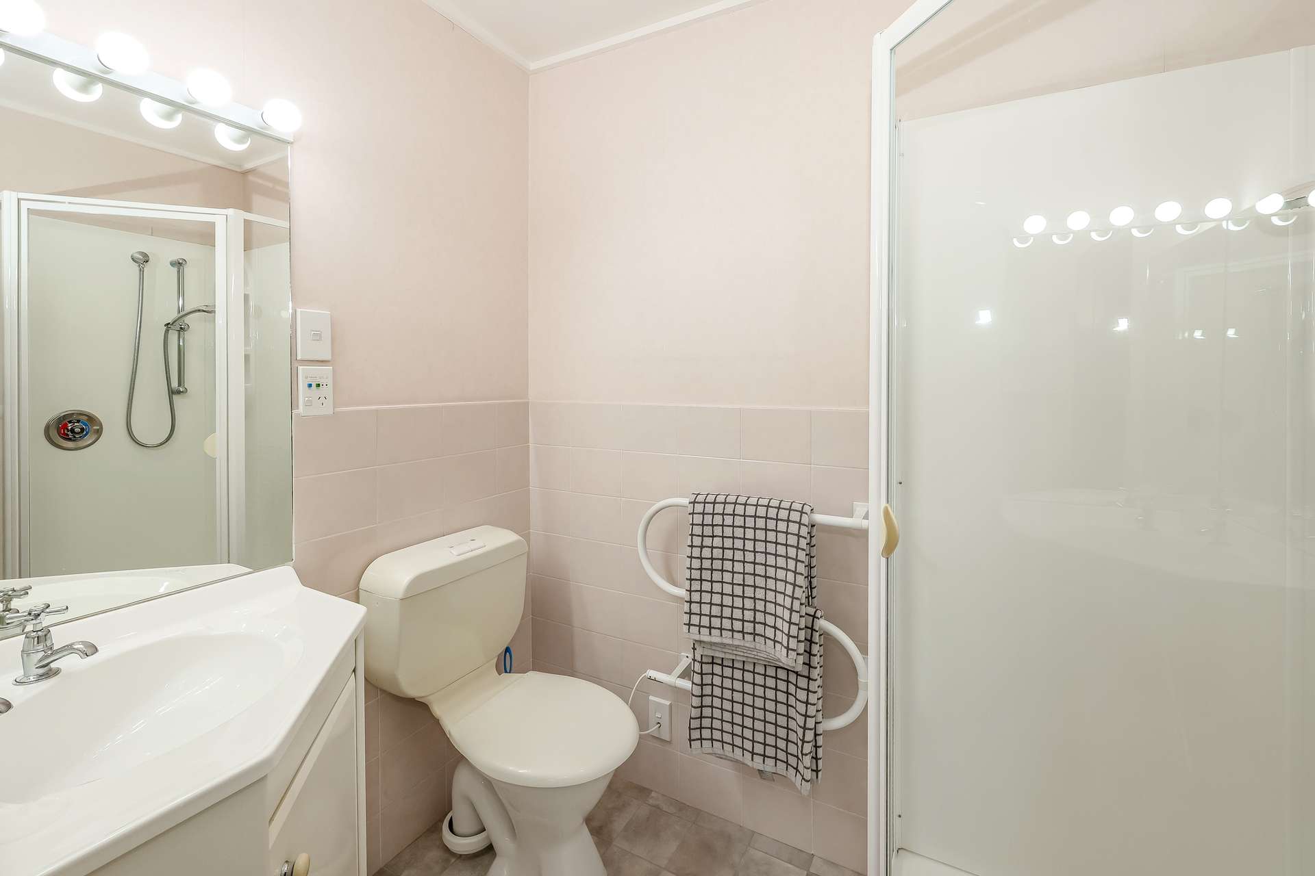 255 Helensburgh Road photo 16