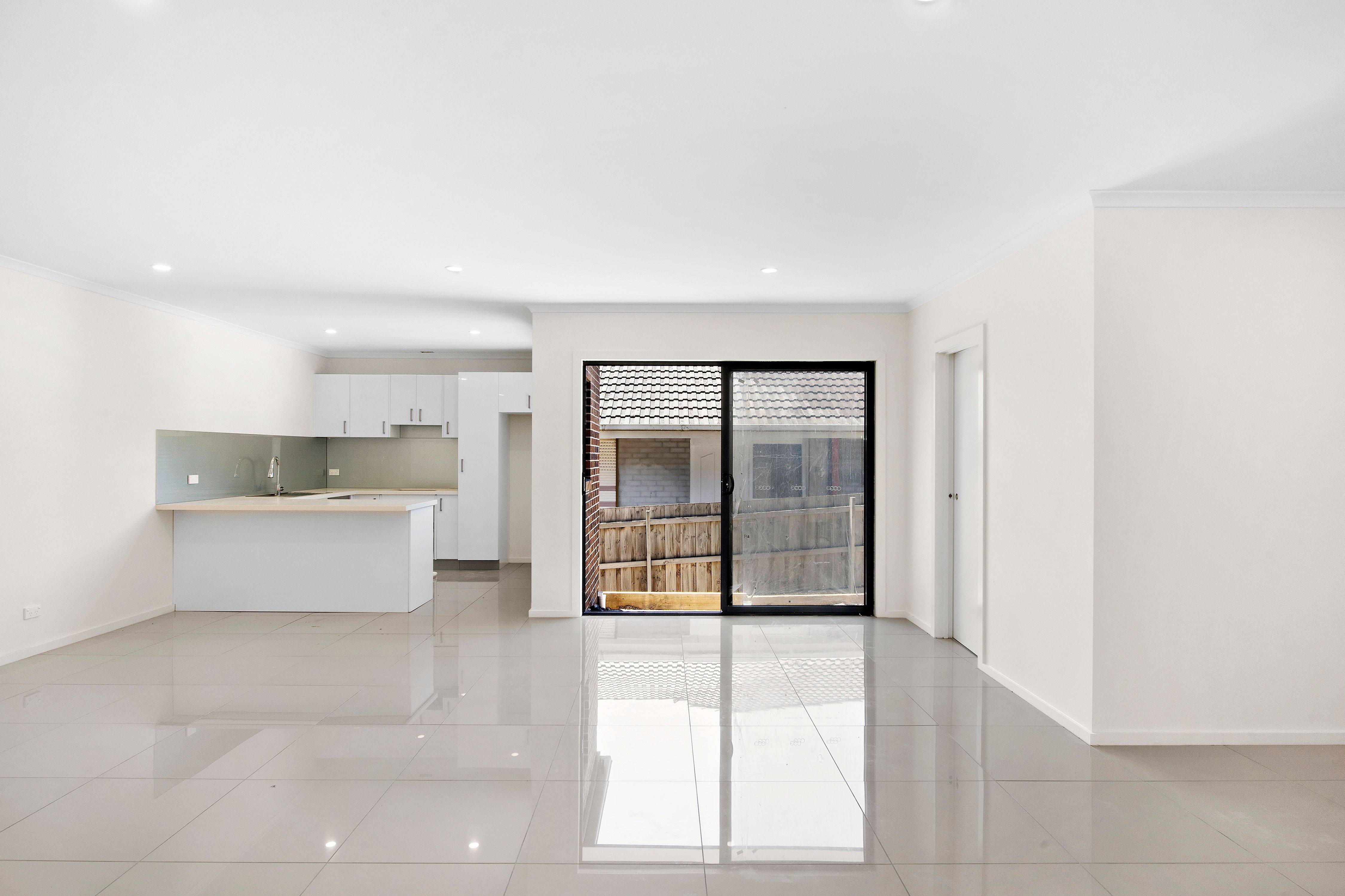 2/35 Helvetia Court, Frankston, VIC 3199