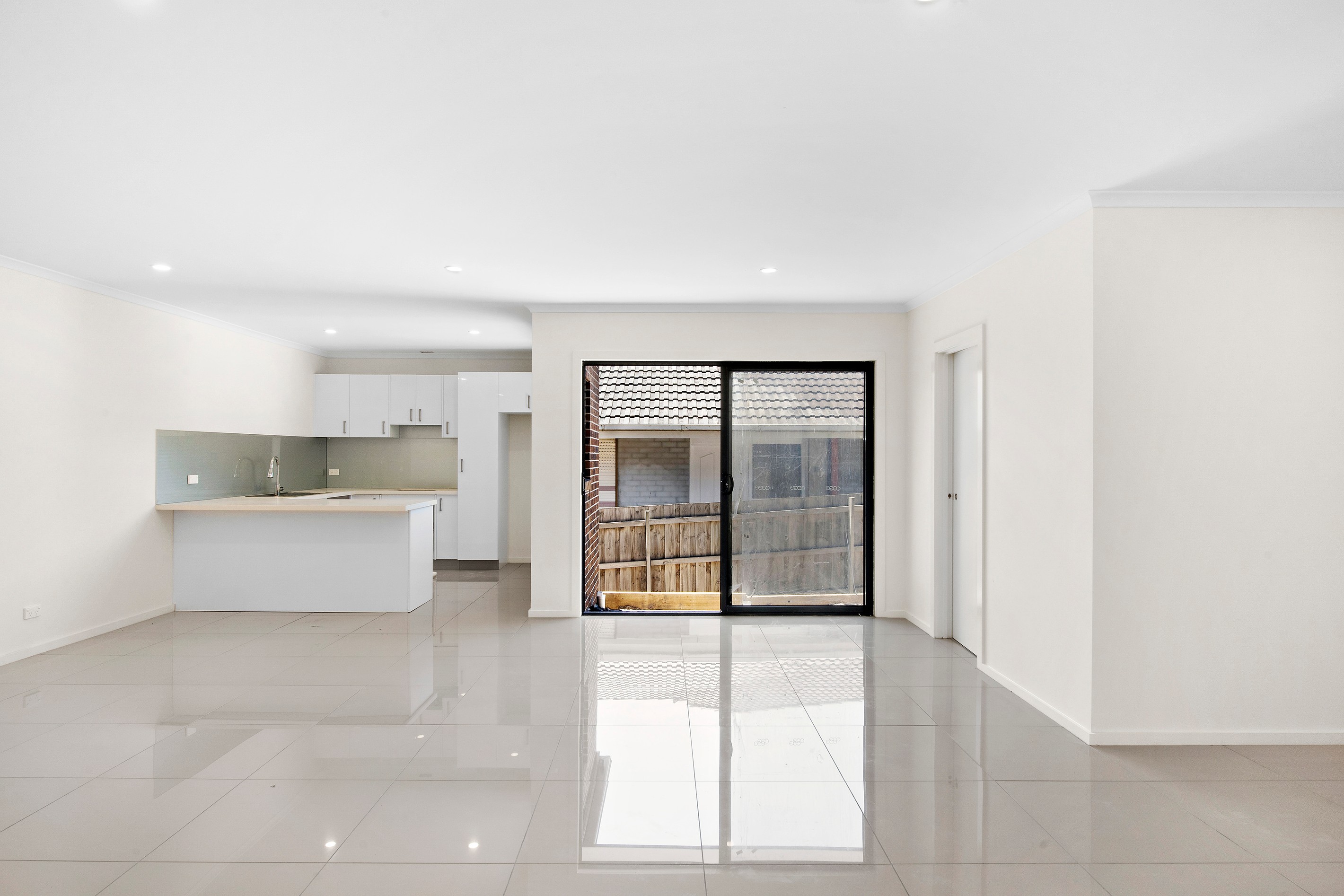 2/35 Helvetia Court, Frankston, VIC 3199