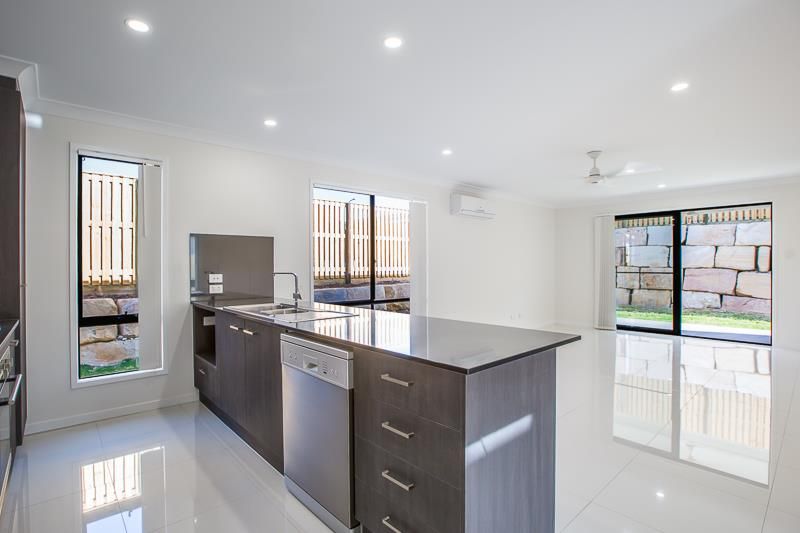 4 Peak Crescent, Pimpama, QLD 4209