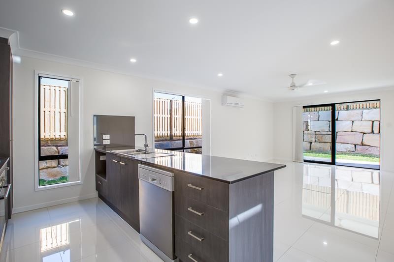4 Peak Crescent, Pimpama, QLD 4209