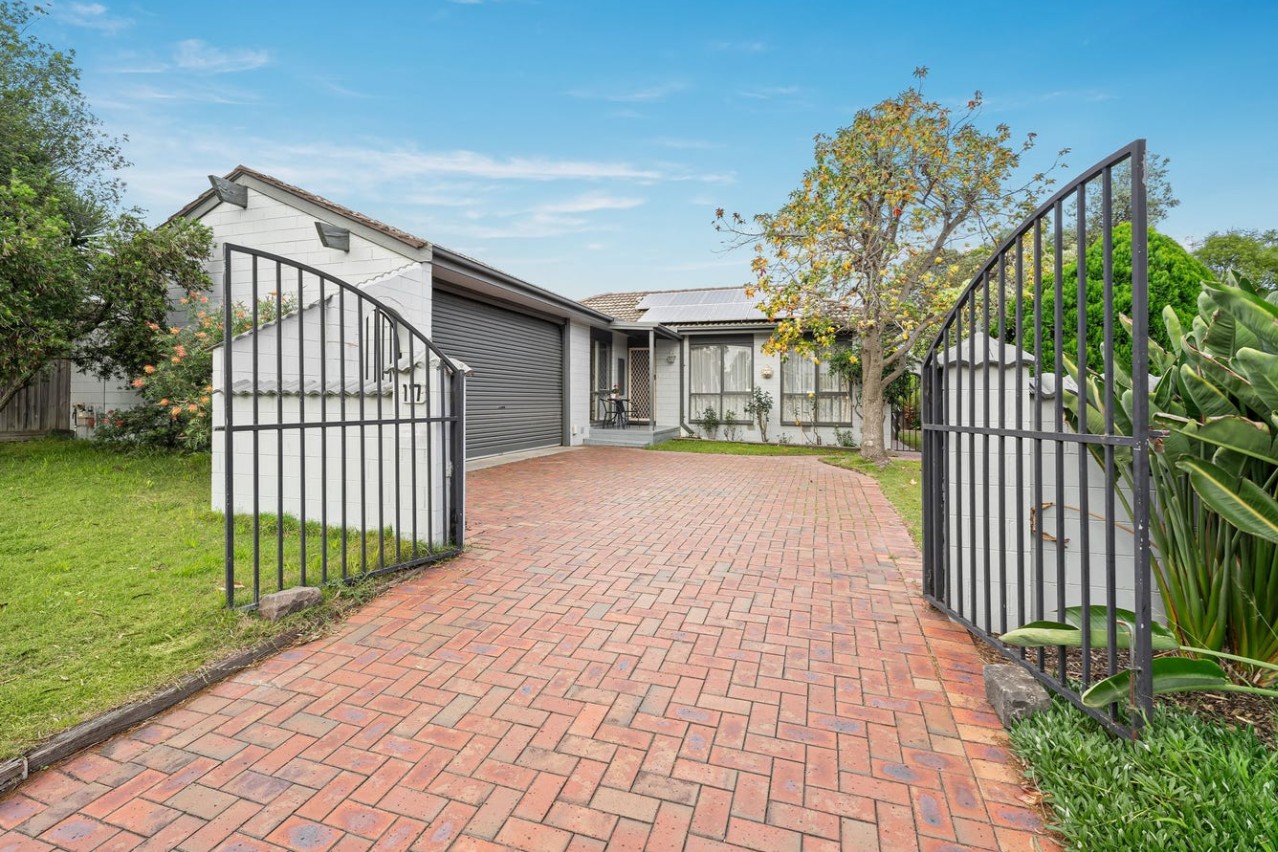 17 Streeton Circuit, Mill Park, VIC 3082
