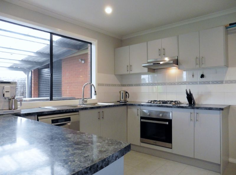 27 Alberton Drive, Cranbourne West, VIC 3977