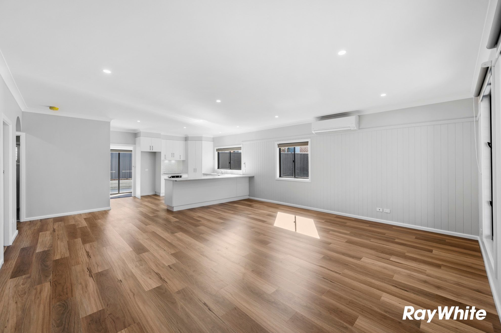 22 Anderson Street — photo 4 of 27