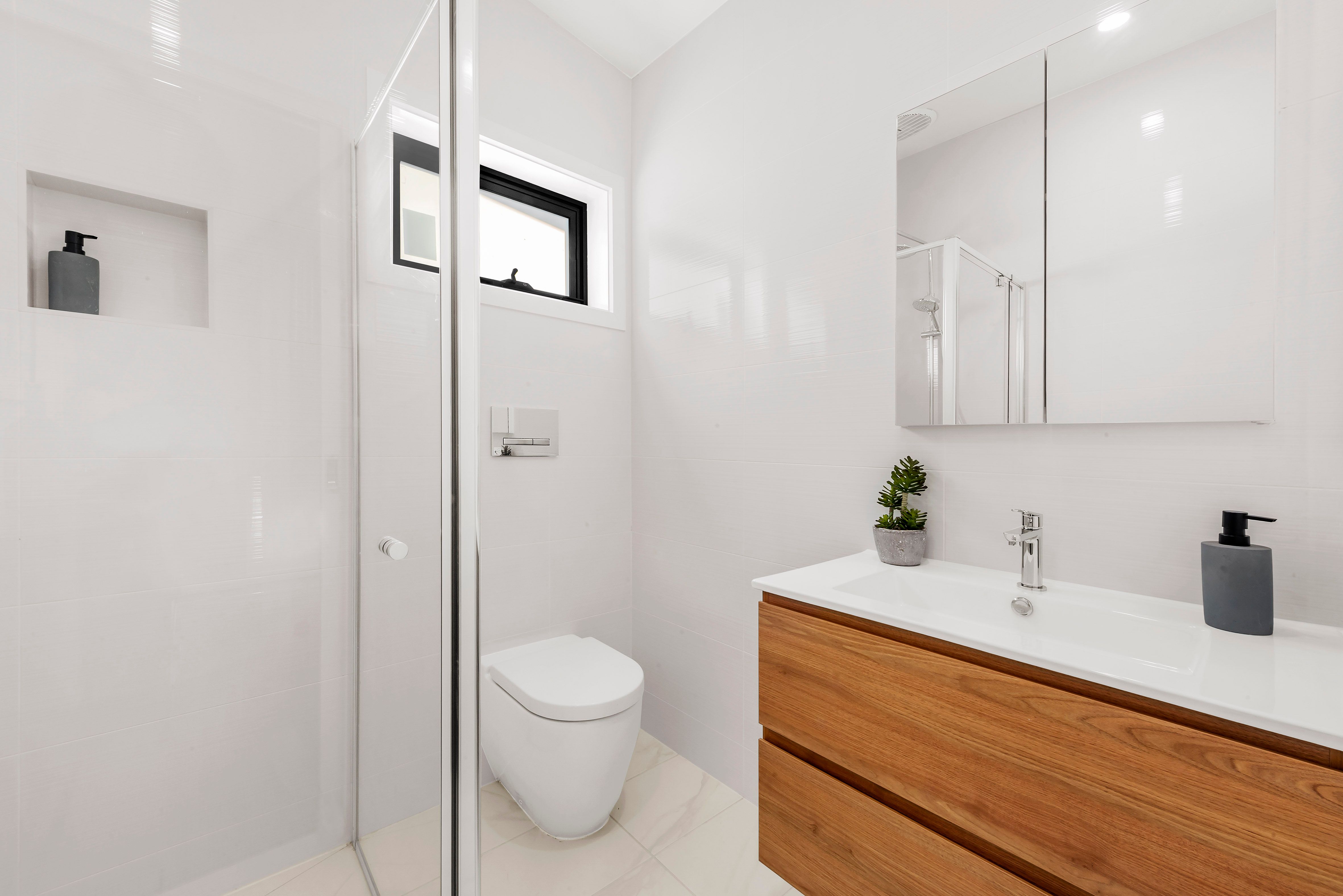 6 Lynwood Crescent — photo 10 of 13