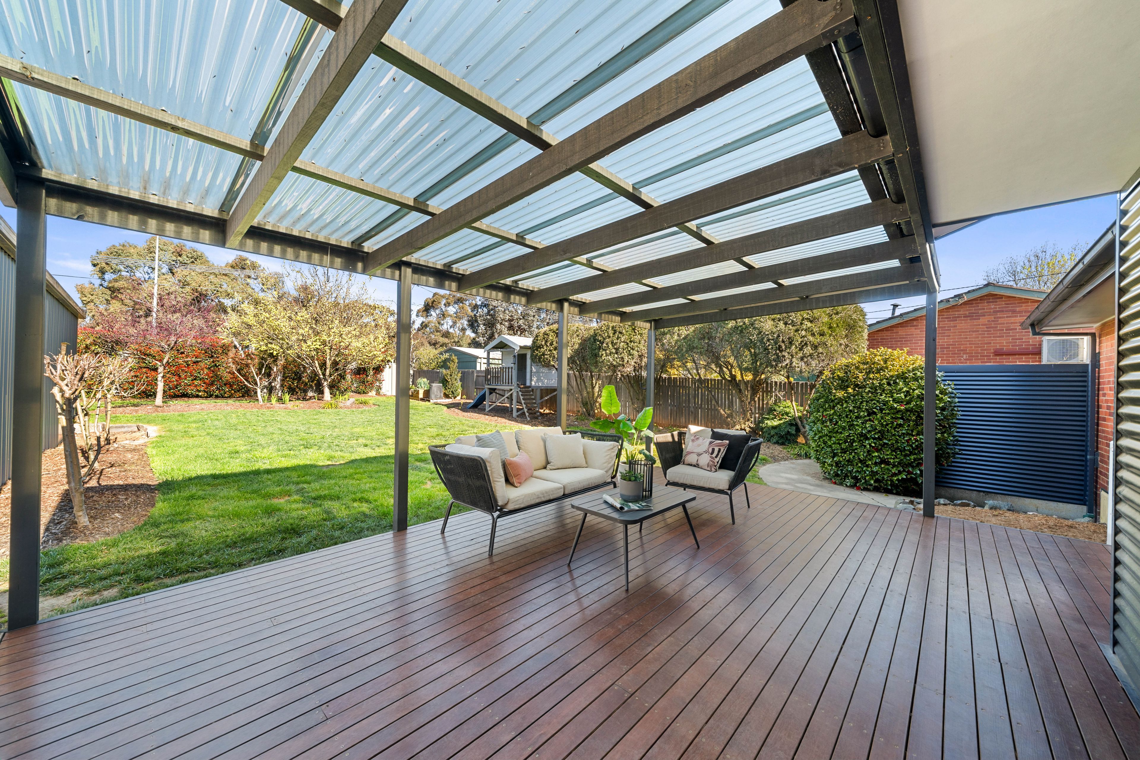 18 Stretton Crescent — photo 15 of 20