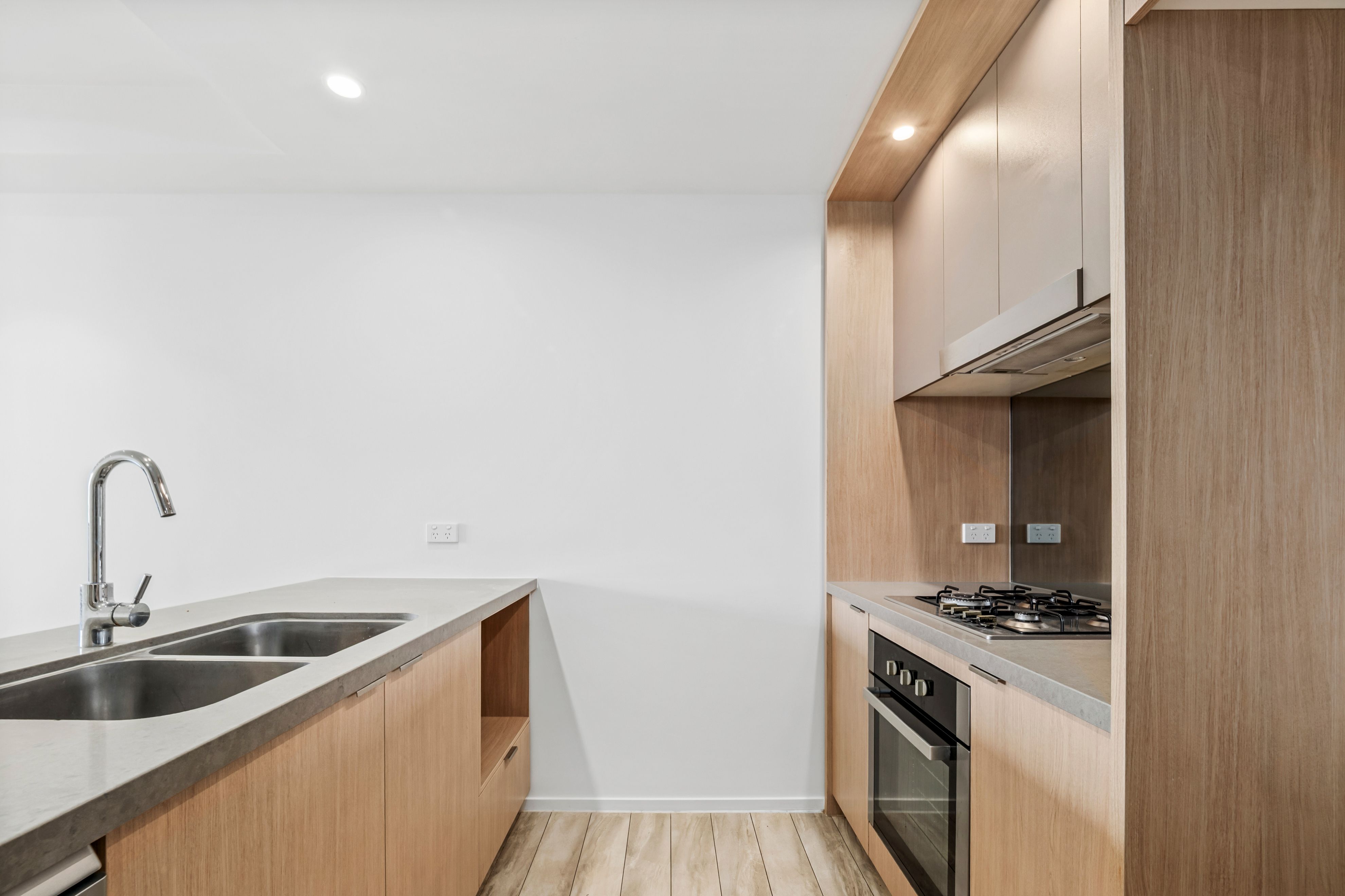 203/36 Anglesey Street — photo 3 of 23