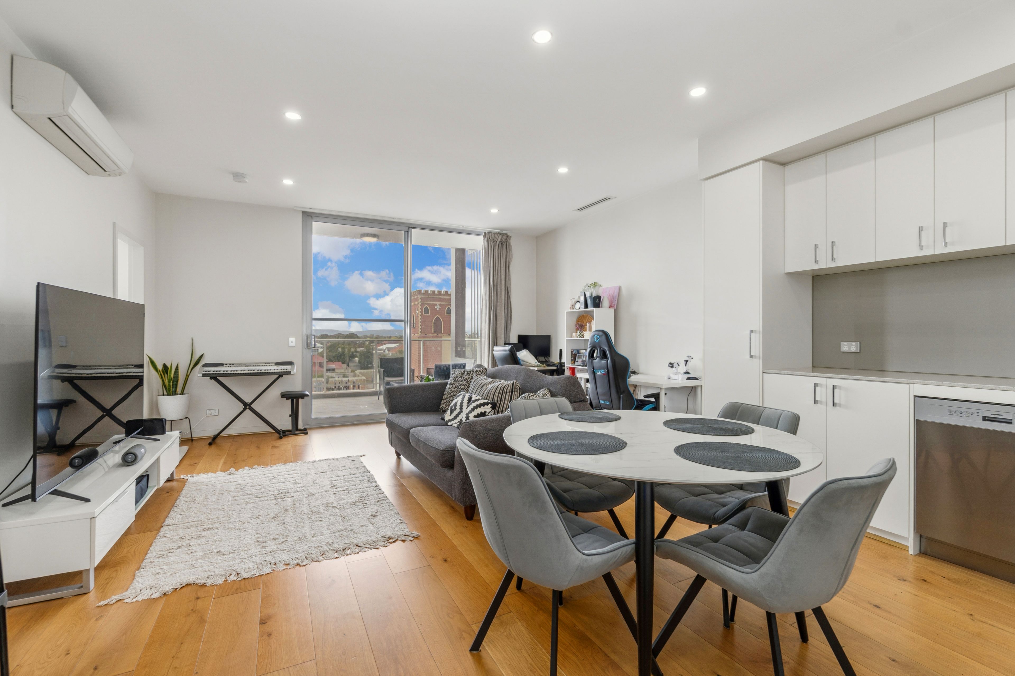 707/2 Rutland Avenue — photo from Ray White South Perth