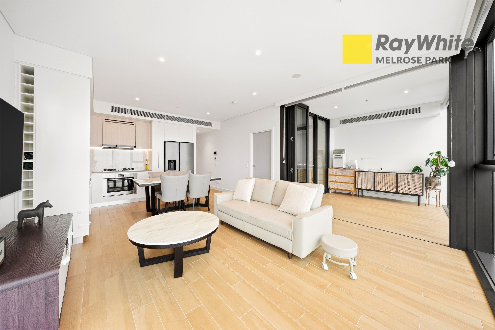 2605/8 Walker Street — photo 7 of 15