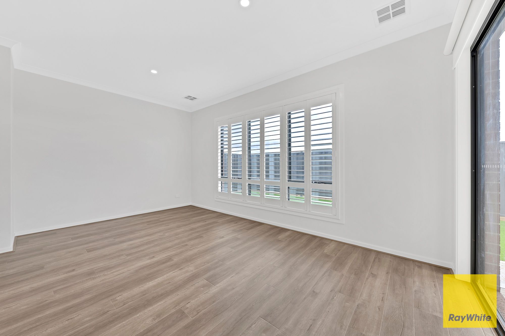 34 Varnish Road — photo 5 of 17