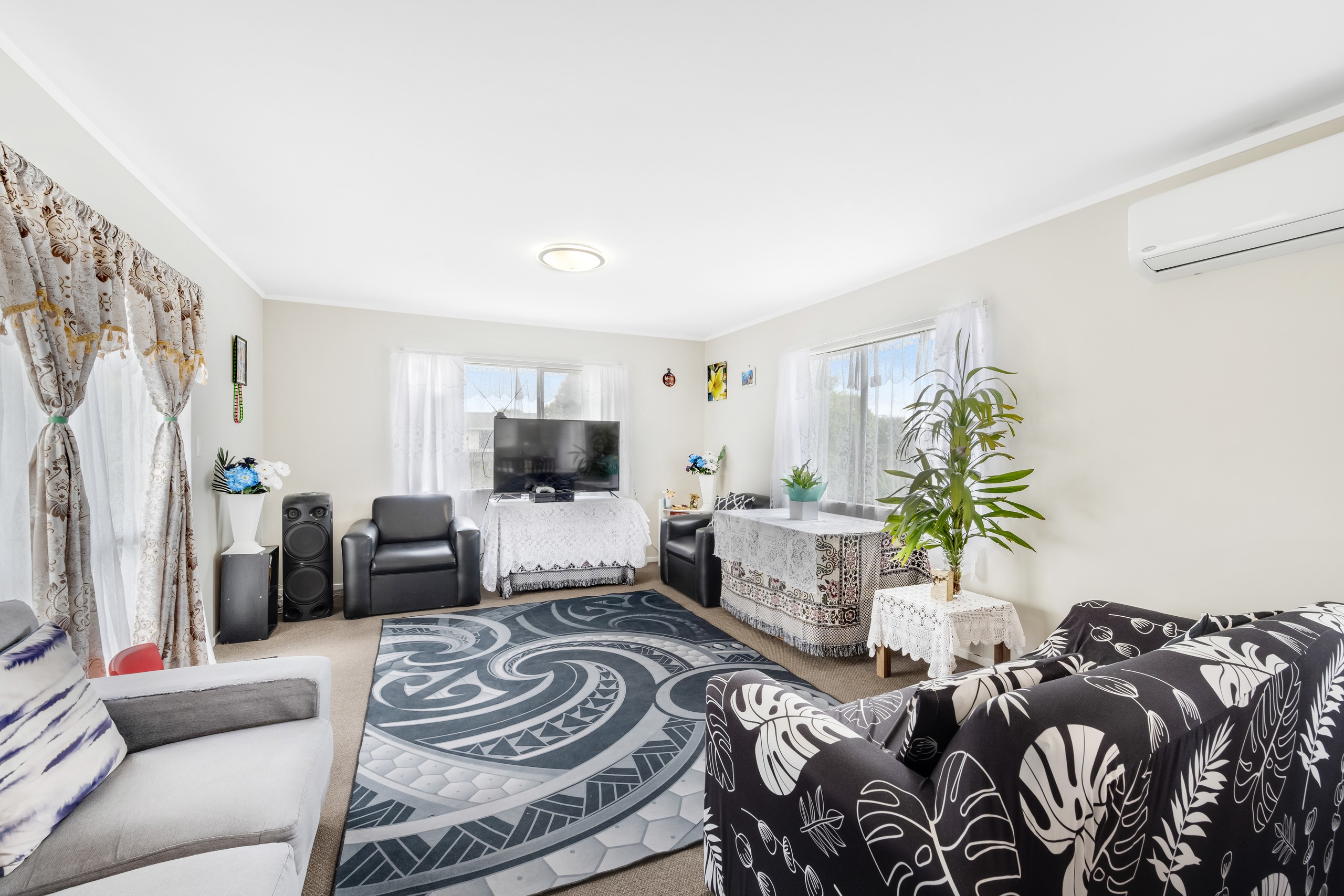 4 Dungarvon Place, Clendon Park, Manukau City