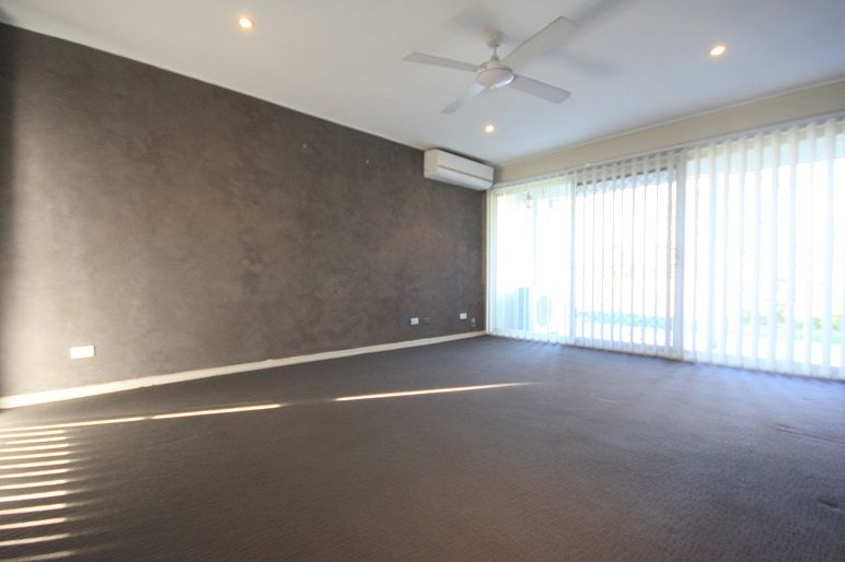 10 Pine Avenue, Bradbury, NSW 2560
